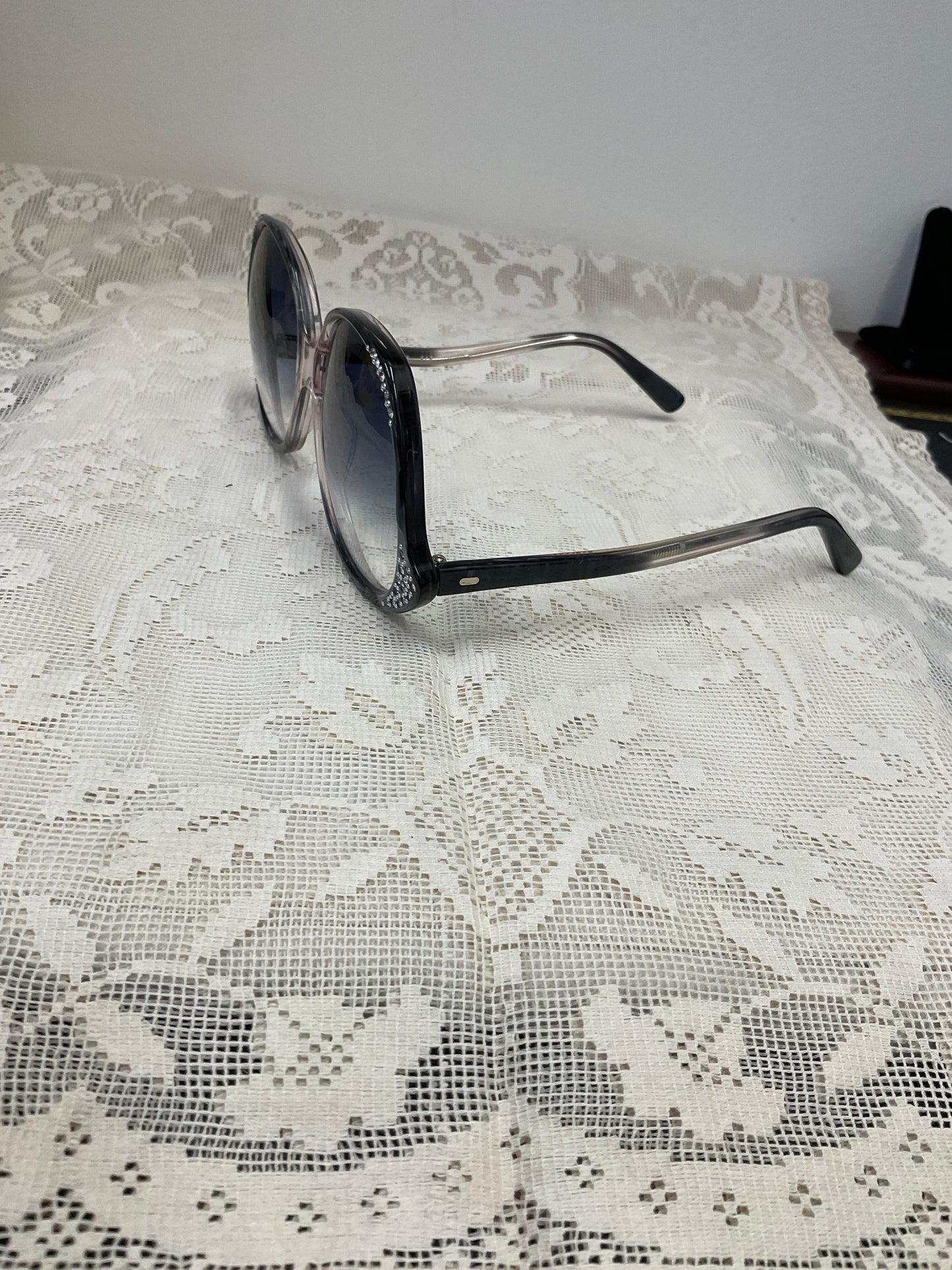 Art Deco Plastic Frame Round Vintage Sunglasses gradient lense blue