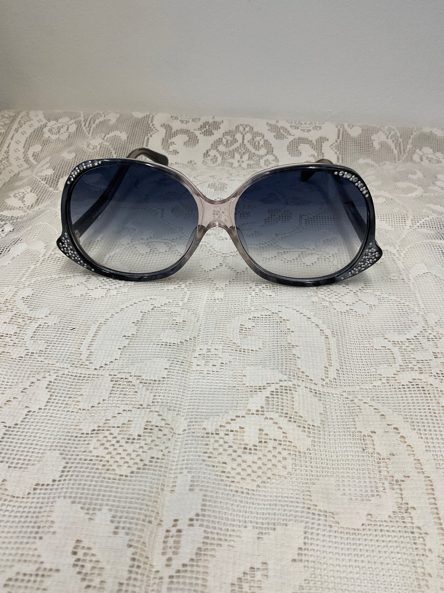 Art Deco Plastic Frame Round Vintage Sunglasses gradient lense blue