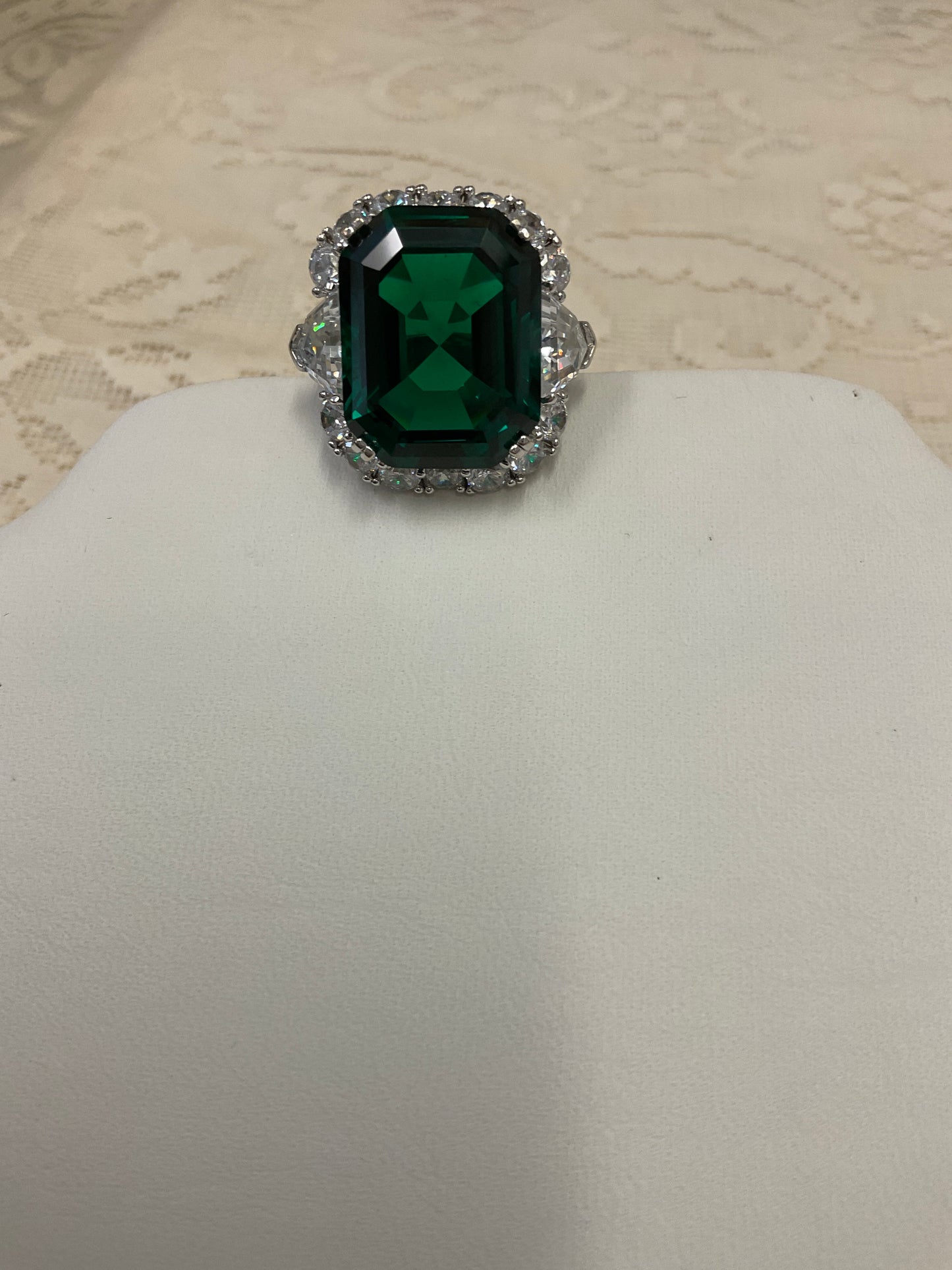 Elizabeth Taylor replica ring