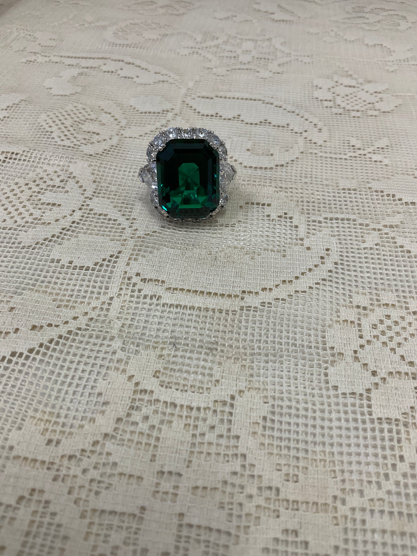 Elizabeth Taylor replica ring