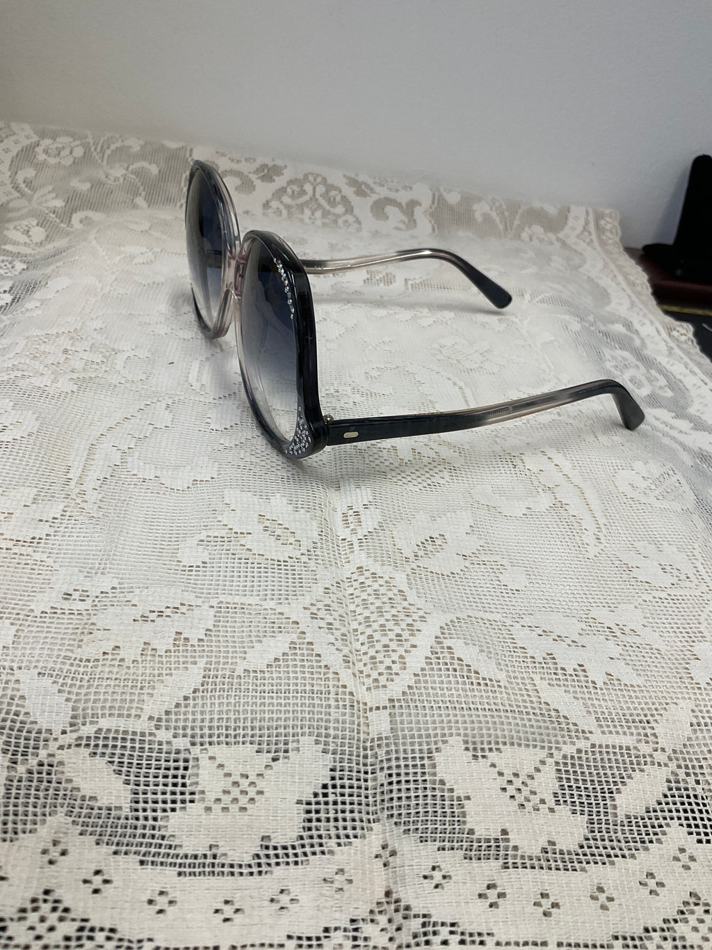 Art Deco Plastic Frame Round Vintage Sunglasses gradient lense blue