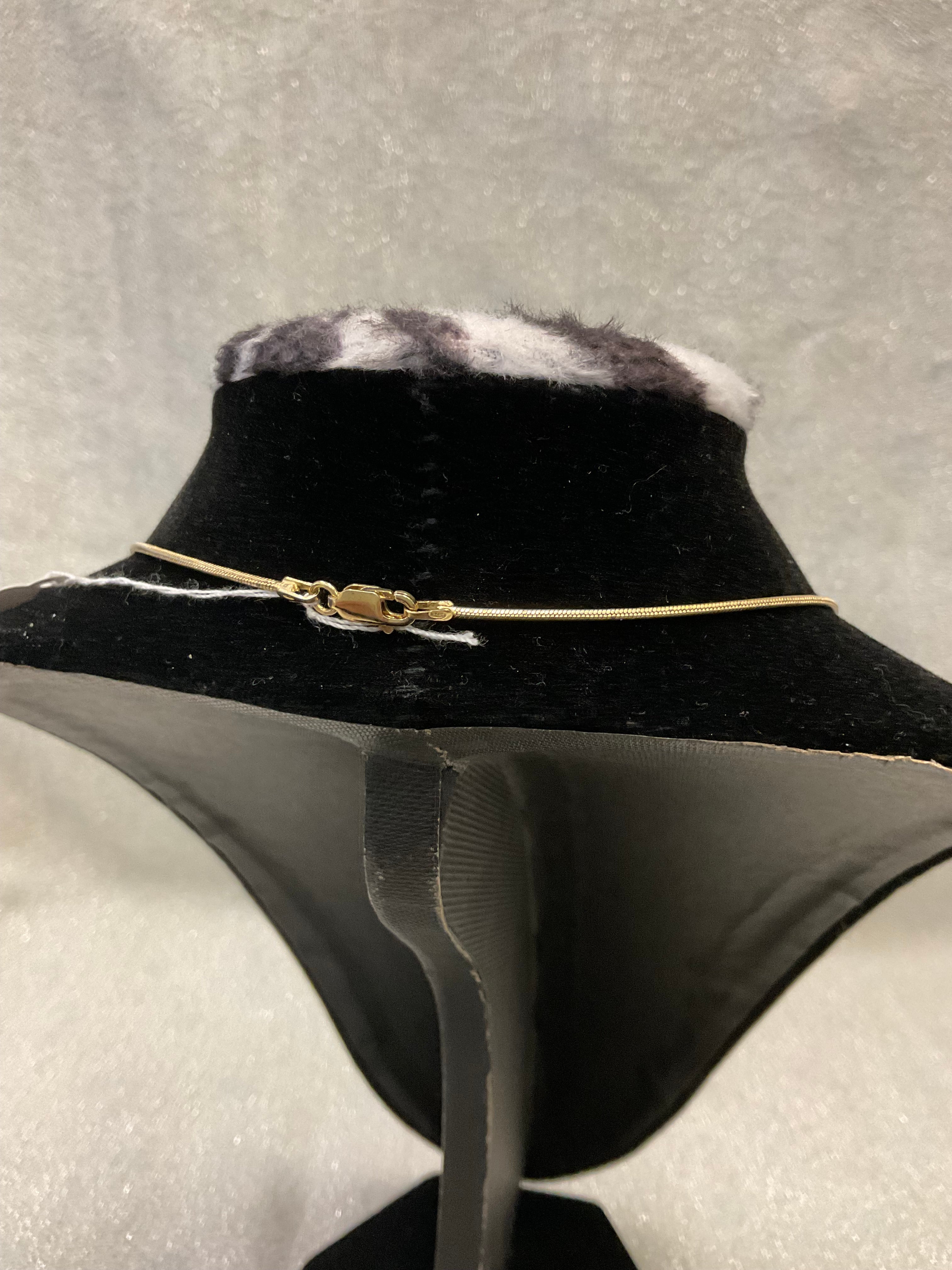 Gold necklace with round pendant