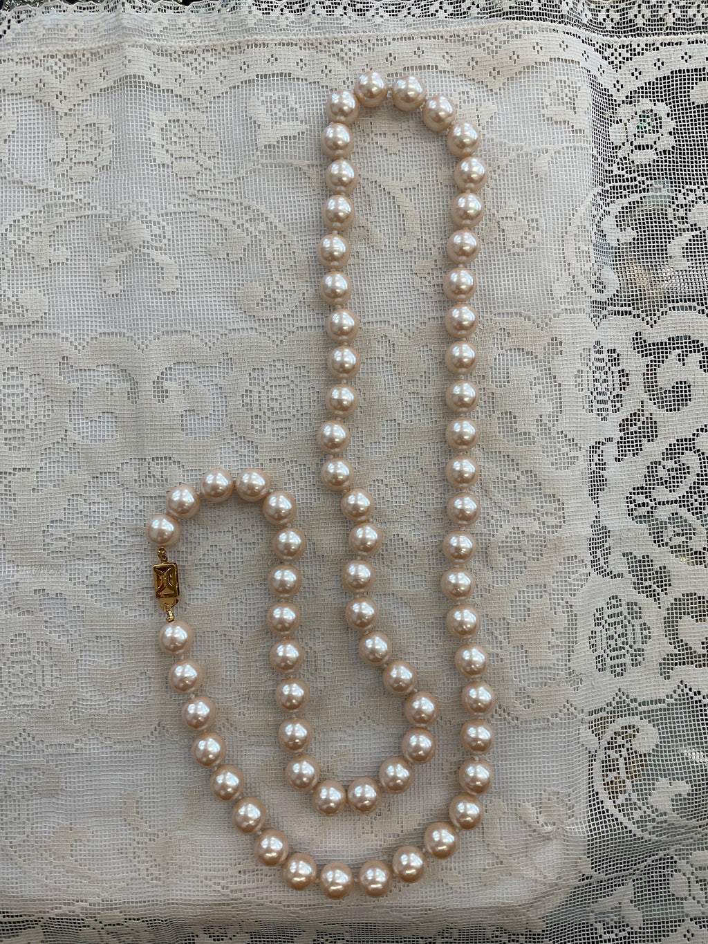 Vintage faux pearls 17 inch necklace