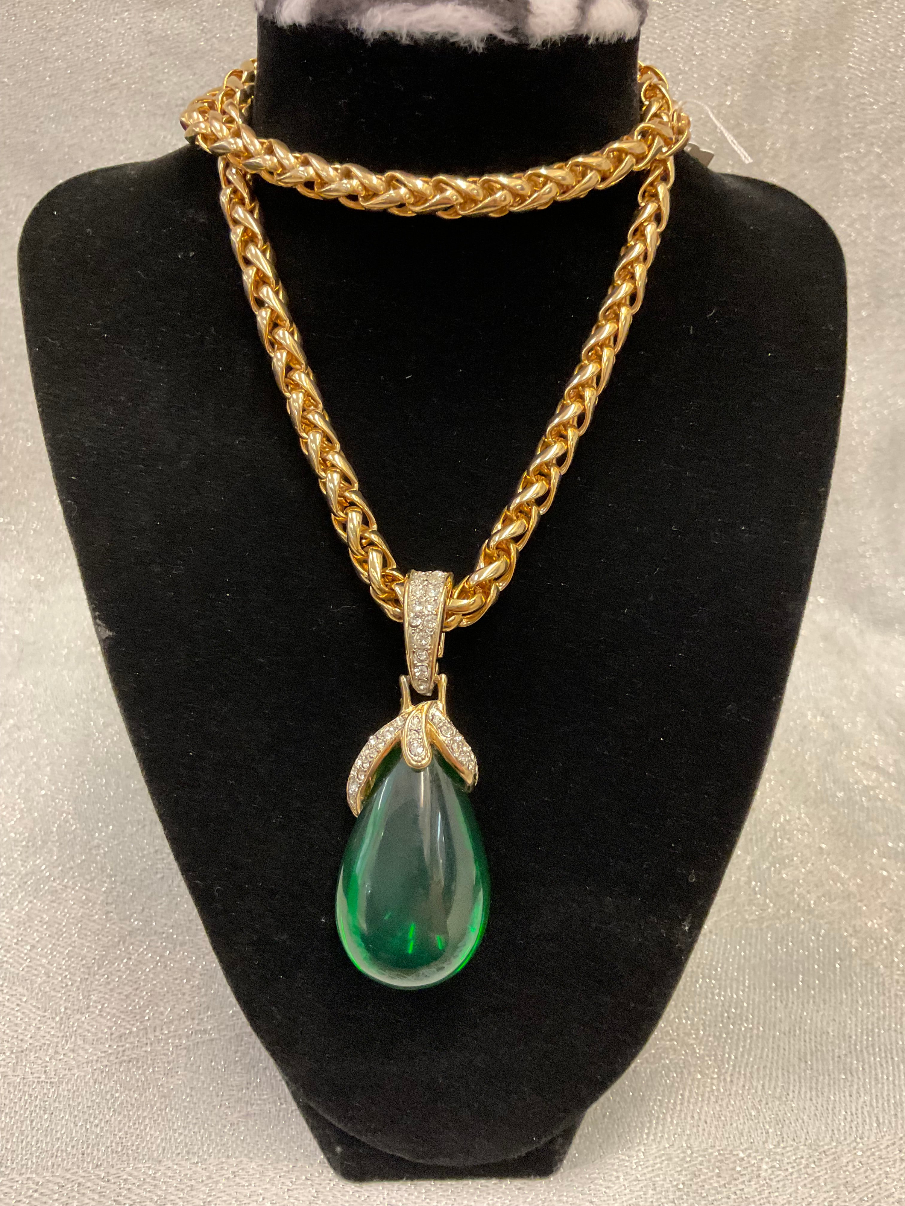 Green teardrop crystal necklace
