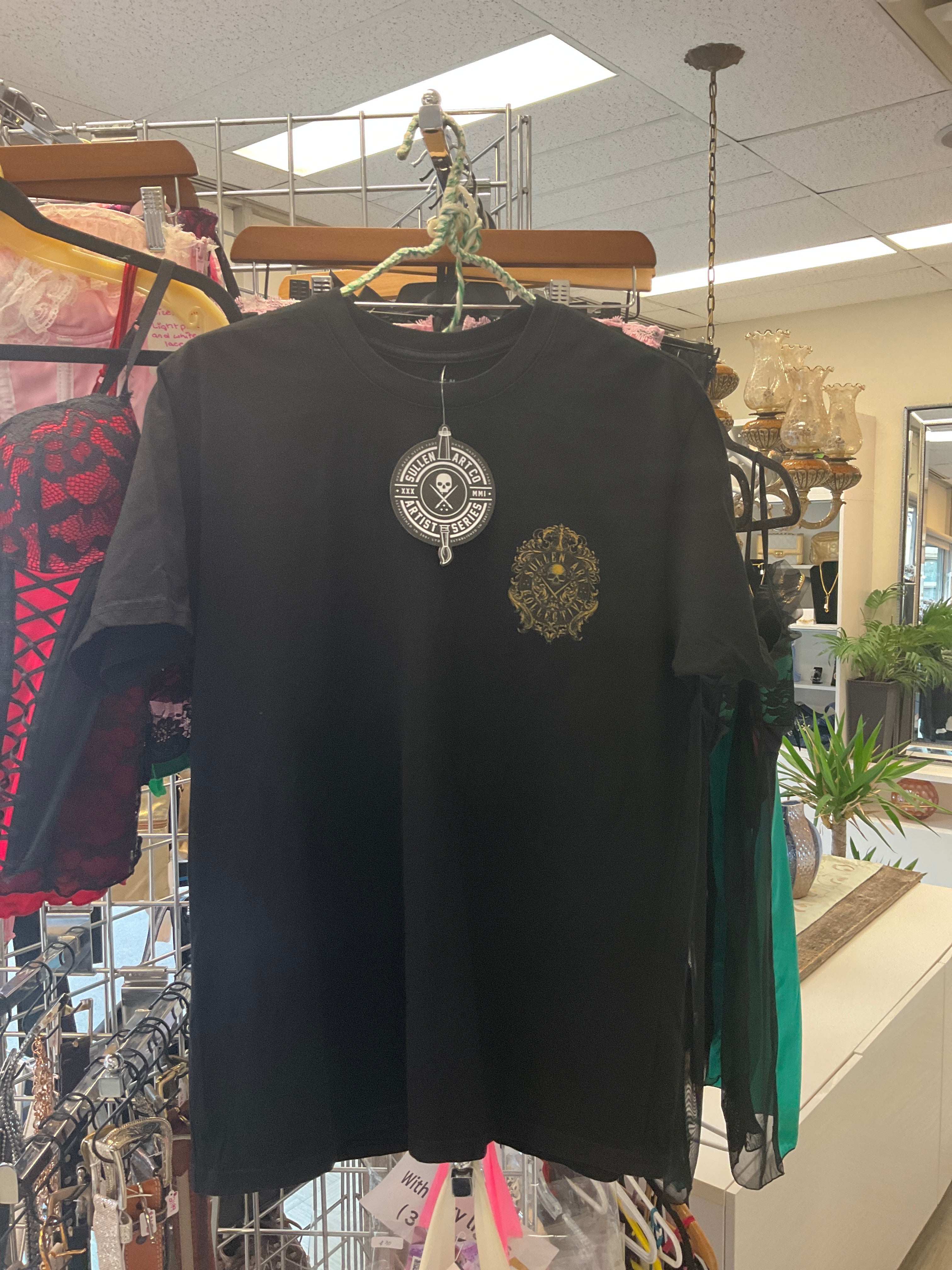 SULLEN Filigree badge shirt MEDIUM