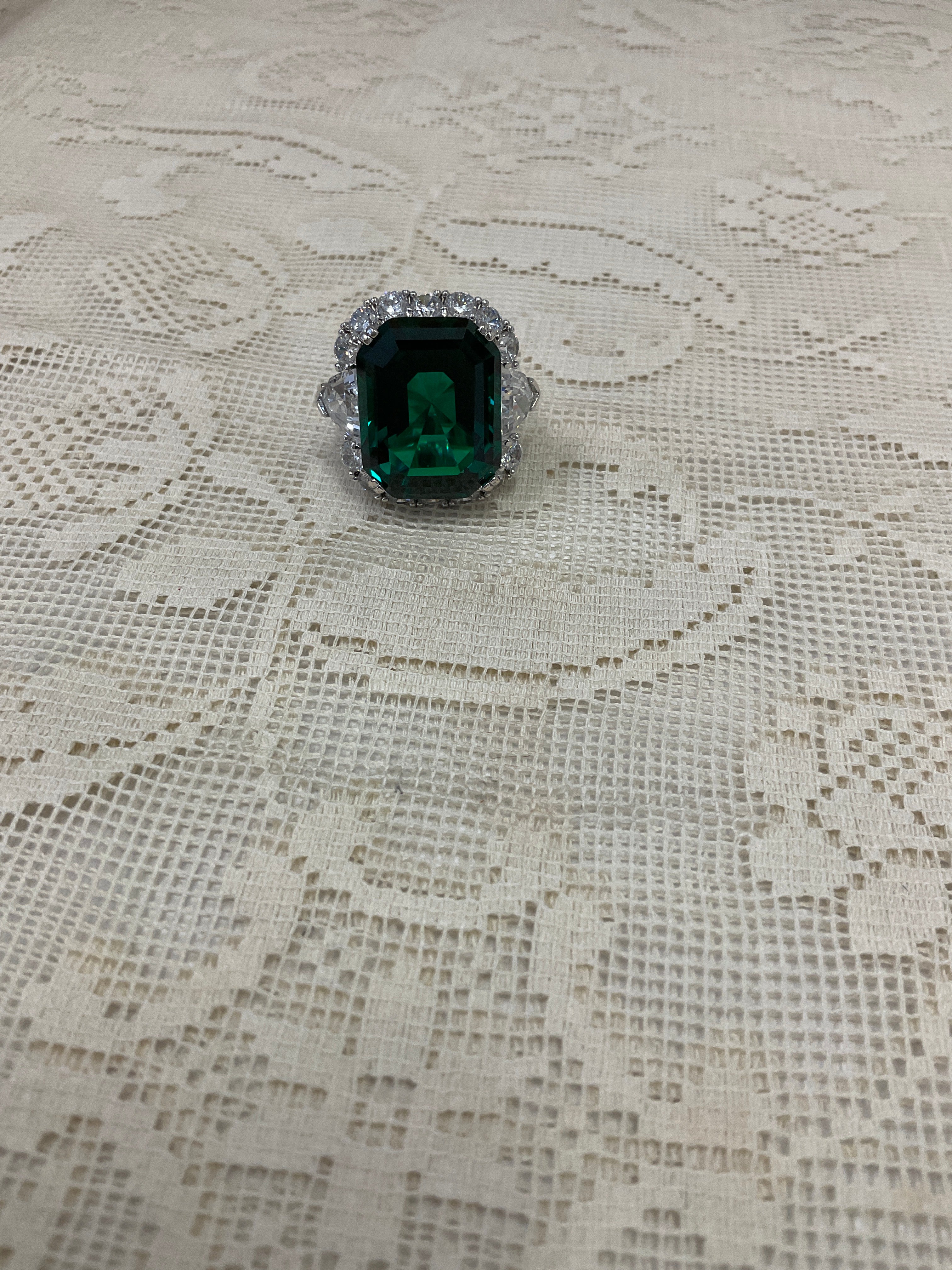 Elizabeth Taylor replica ring