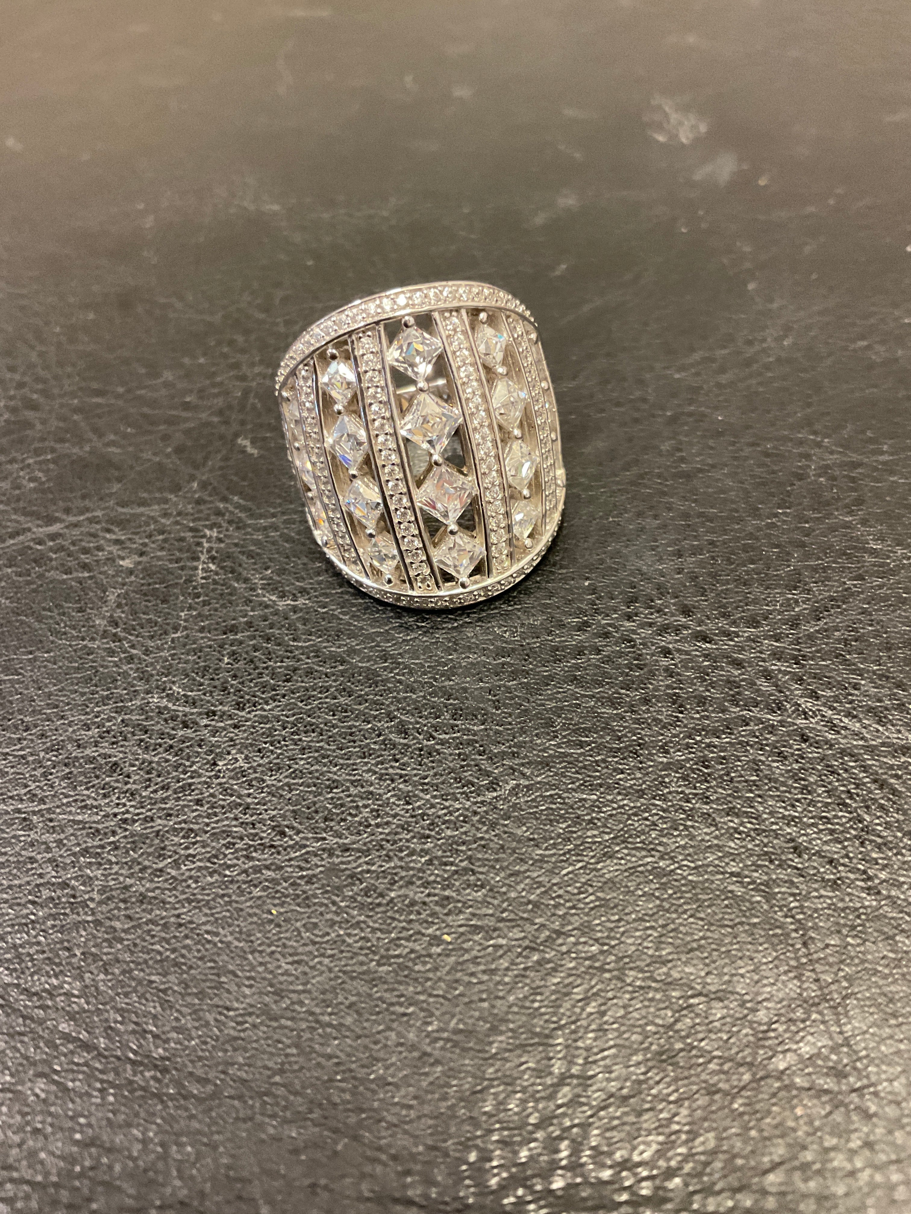 VINTAGE MARKED 925 "TYCOON" STERLING SILVER CIBIC ZIRCONIA COCKTAIL RING