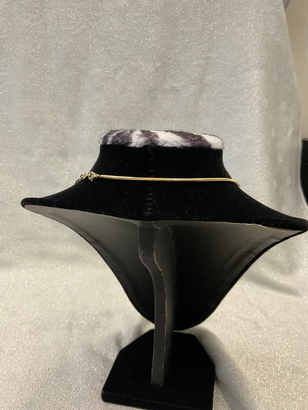 Gold tone necklace with rose pendant