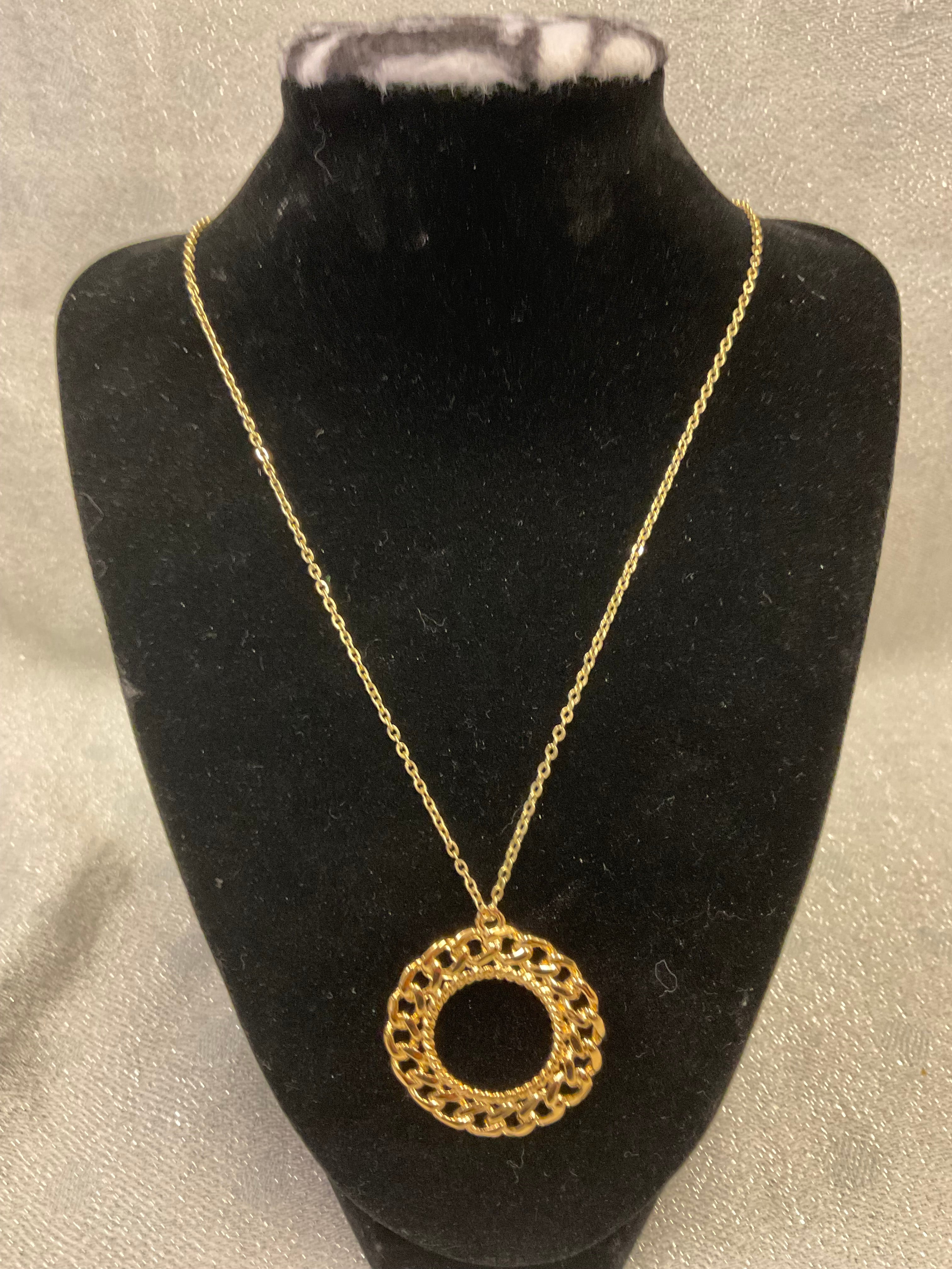 Gold necklace with pendant
