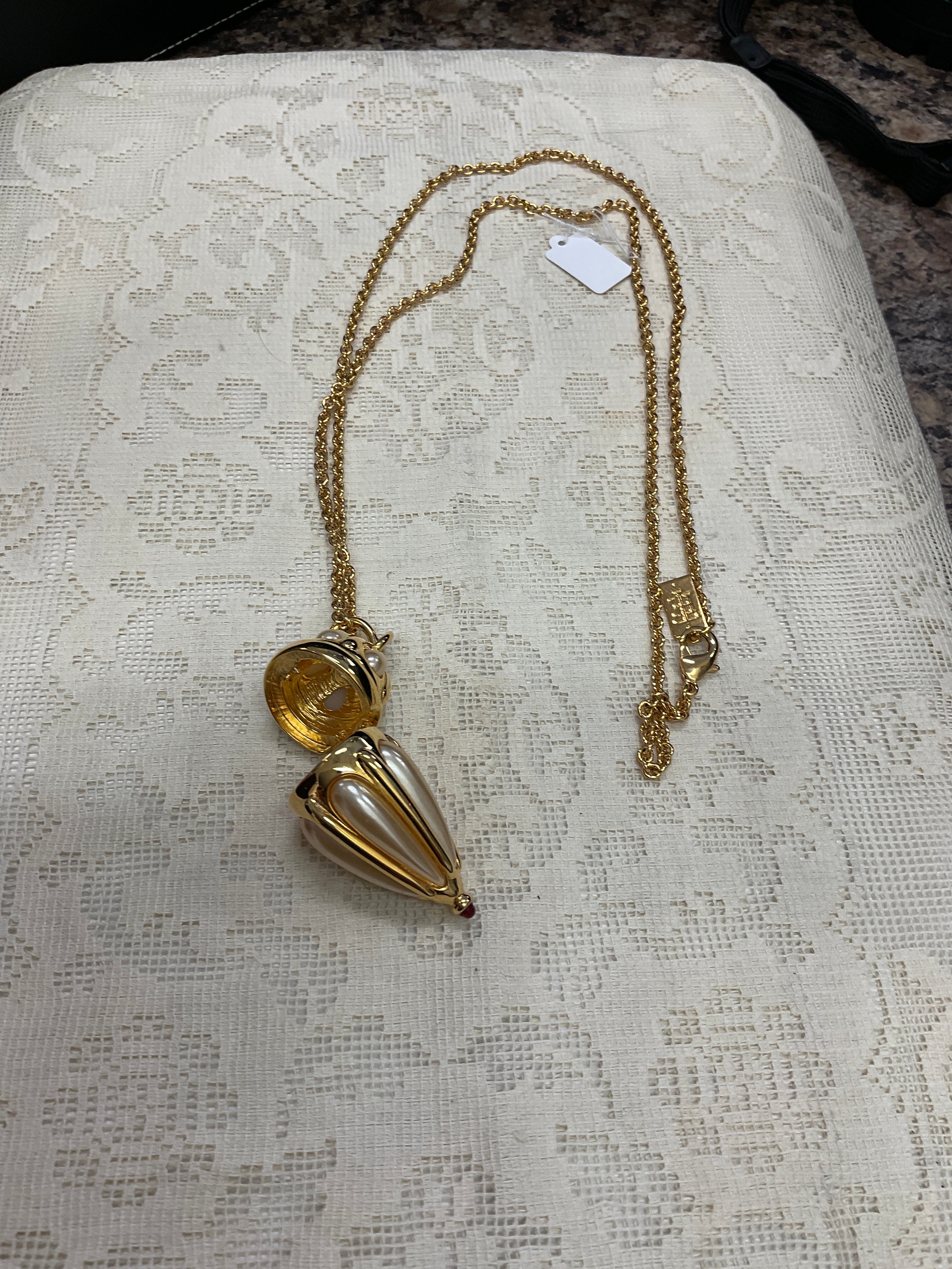 Signed Joan Rivers Vintage New Gold Plated Faux Pearl Pill Box Necklace 32