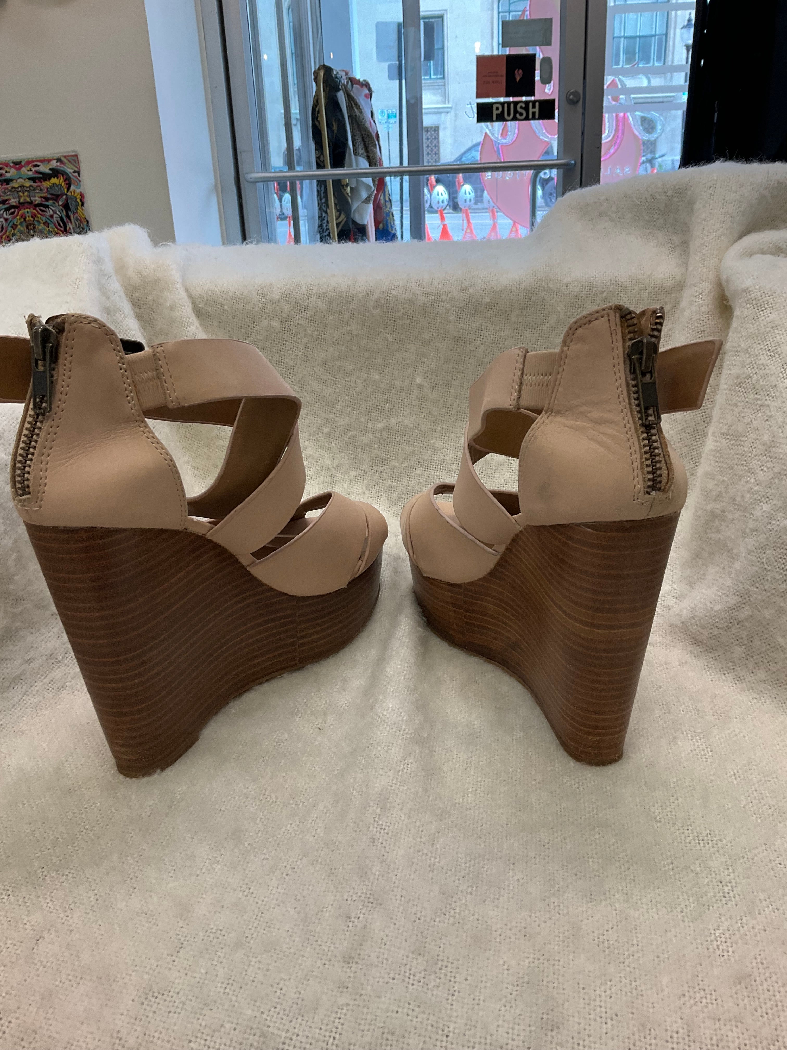 Aldo women’s wedge heel leather peep toe size 8.5