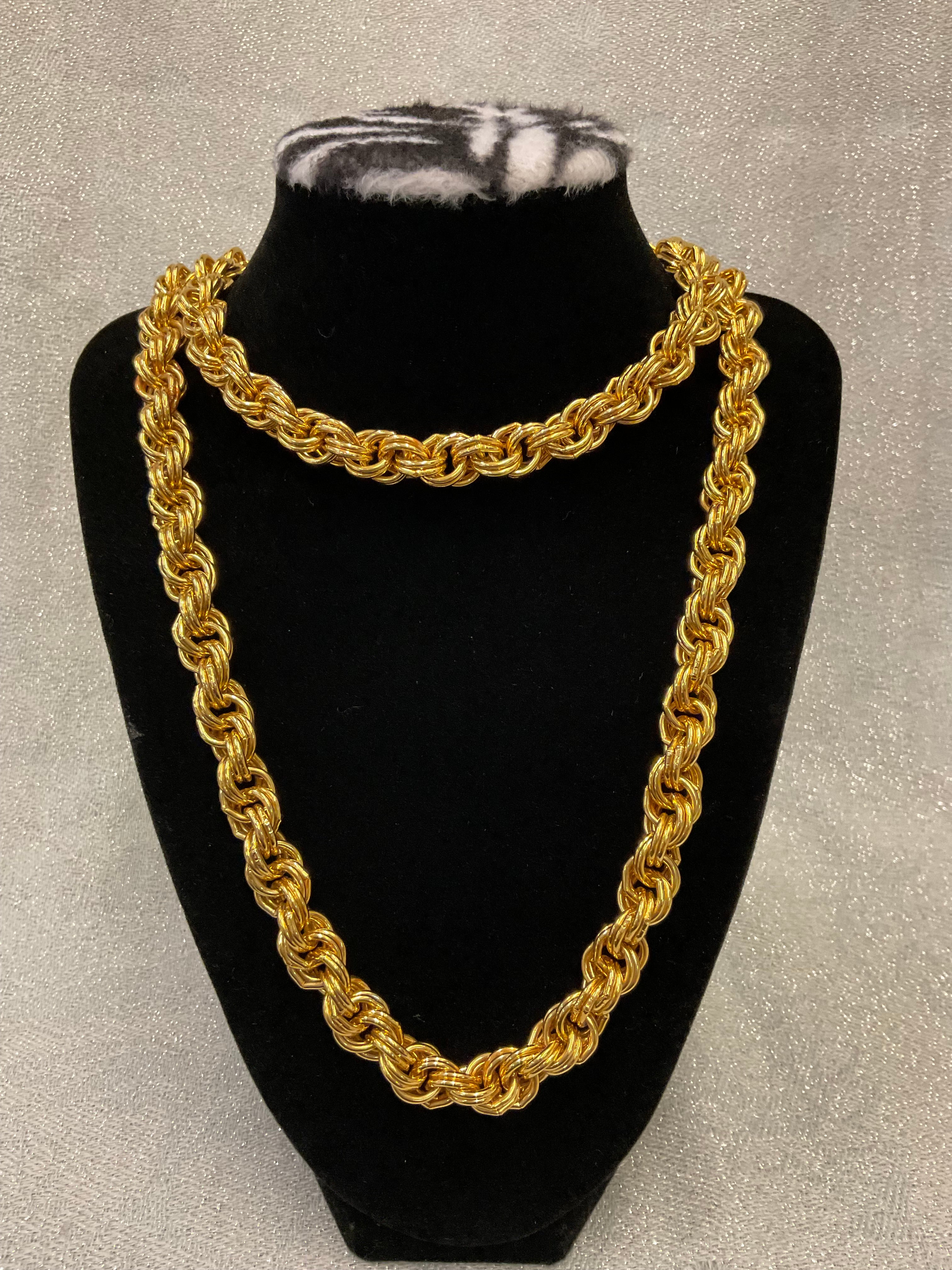 Gold rope chain