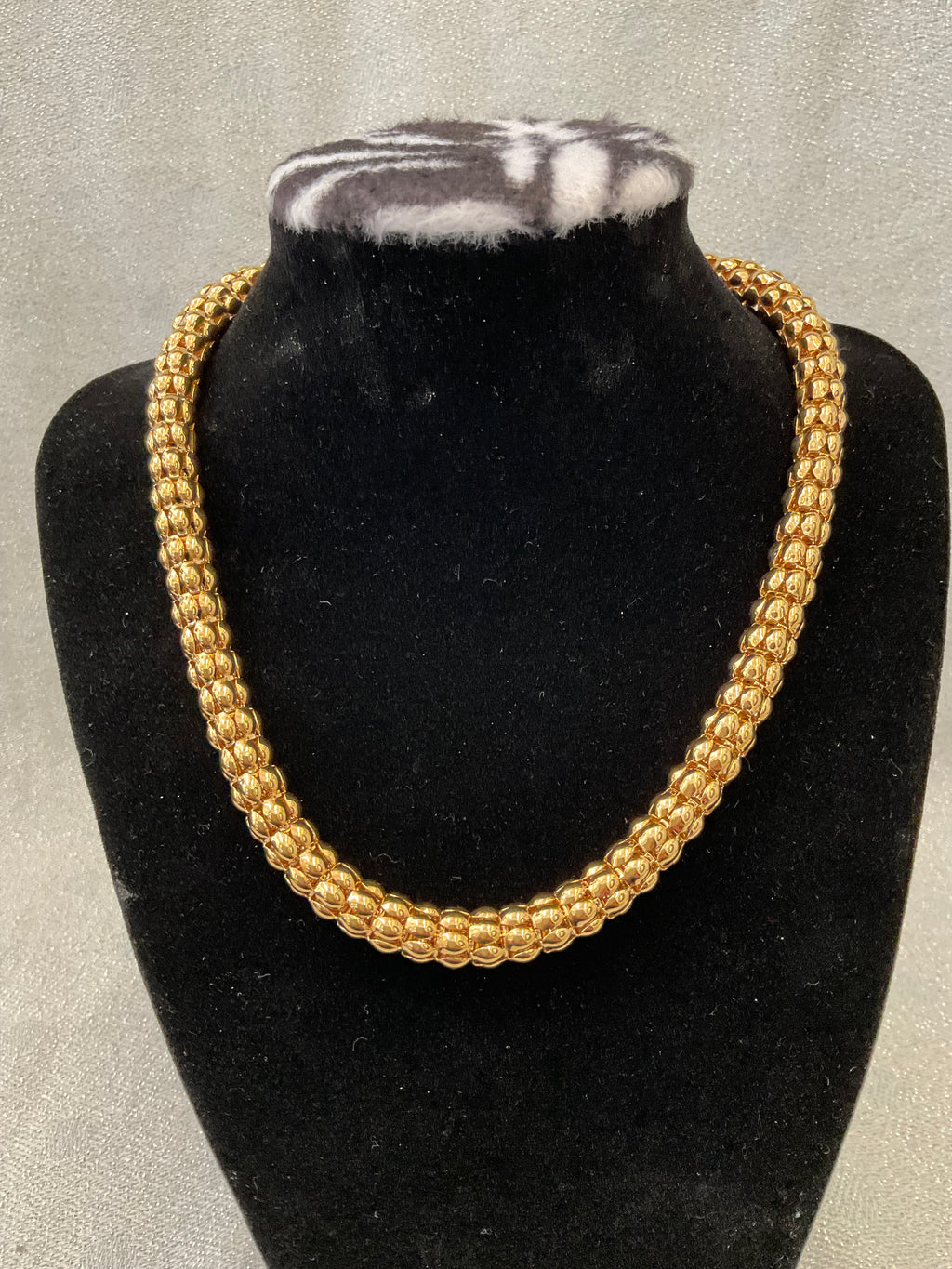 Gold necklace choker