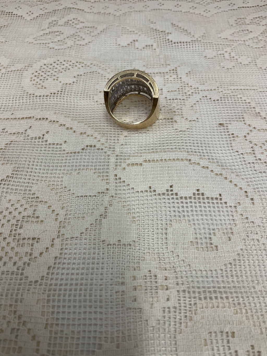 Size 6.5 14k gold with diamond baguettes in white gold setting 9.93 grams