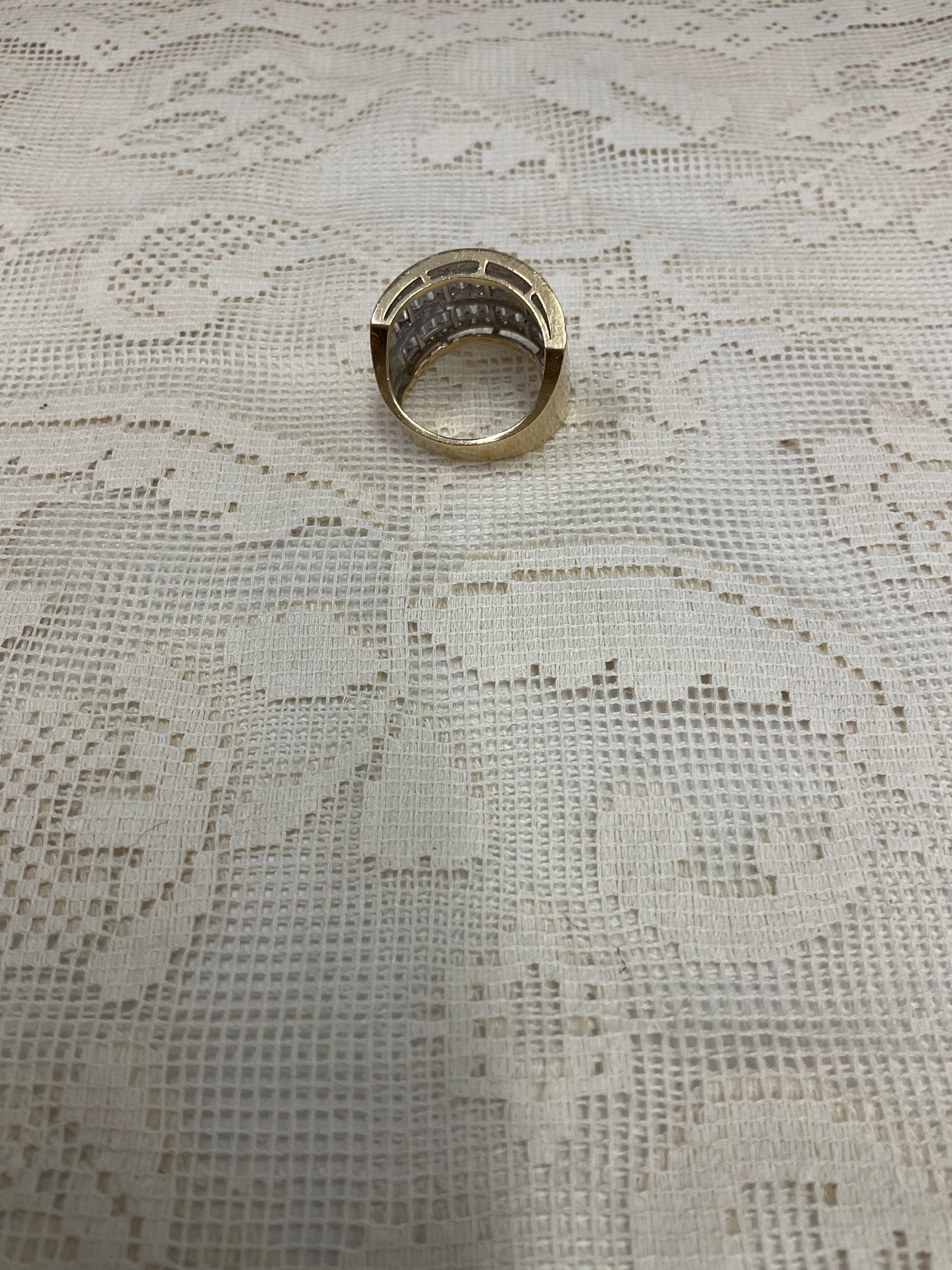Size 6.5 14k gold with diamond baguettes in white gold setting 9.93 grams
