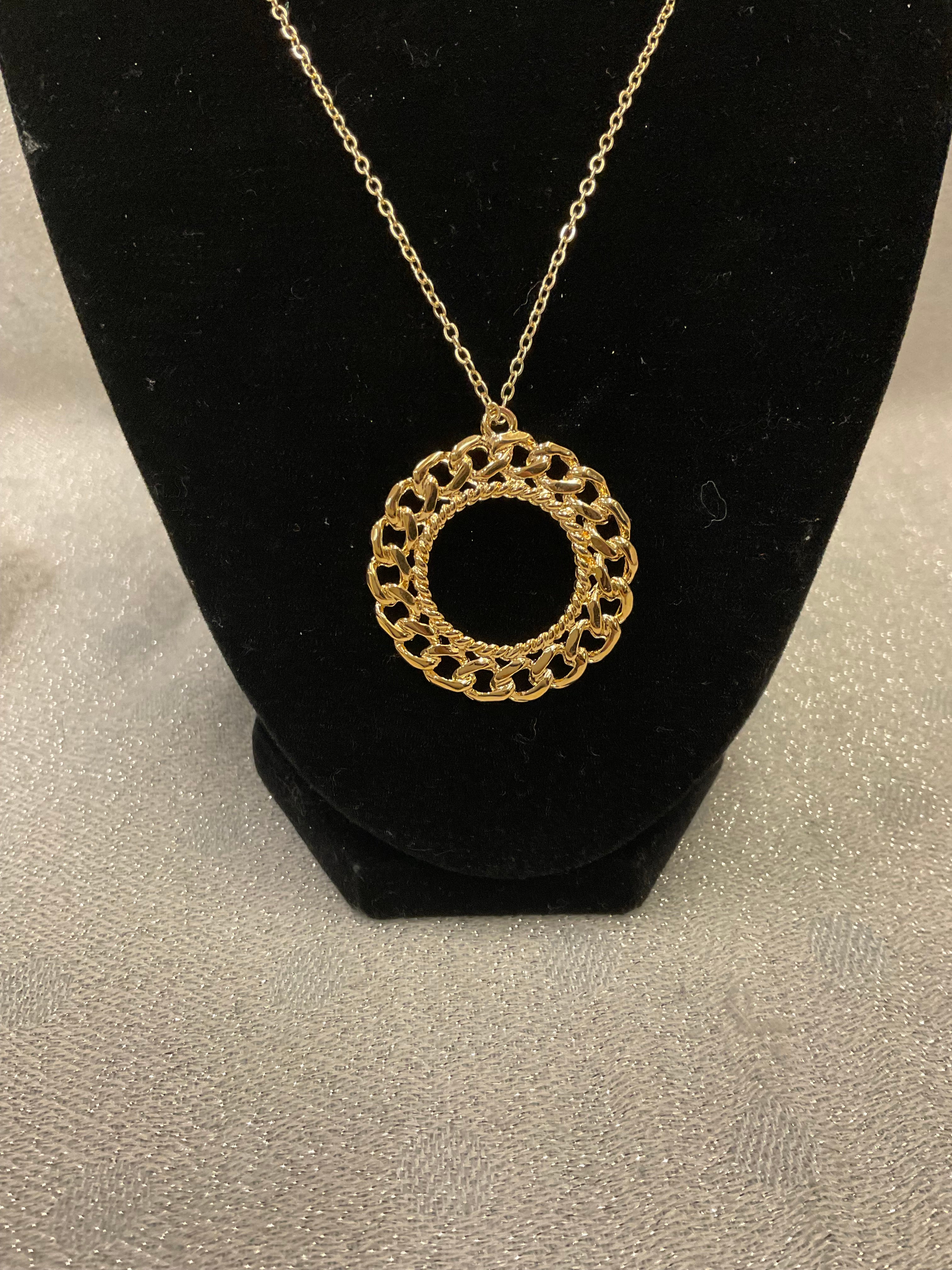 Gold necklace with pendant