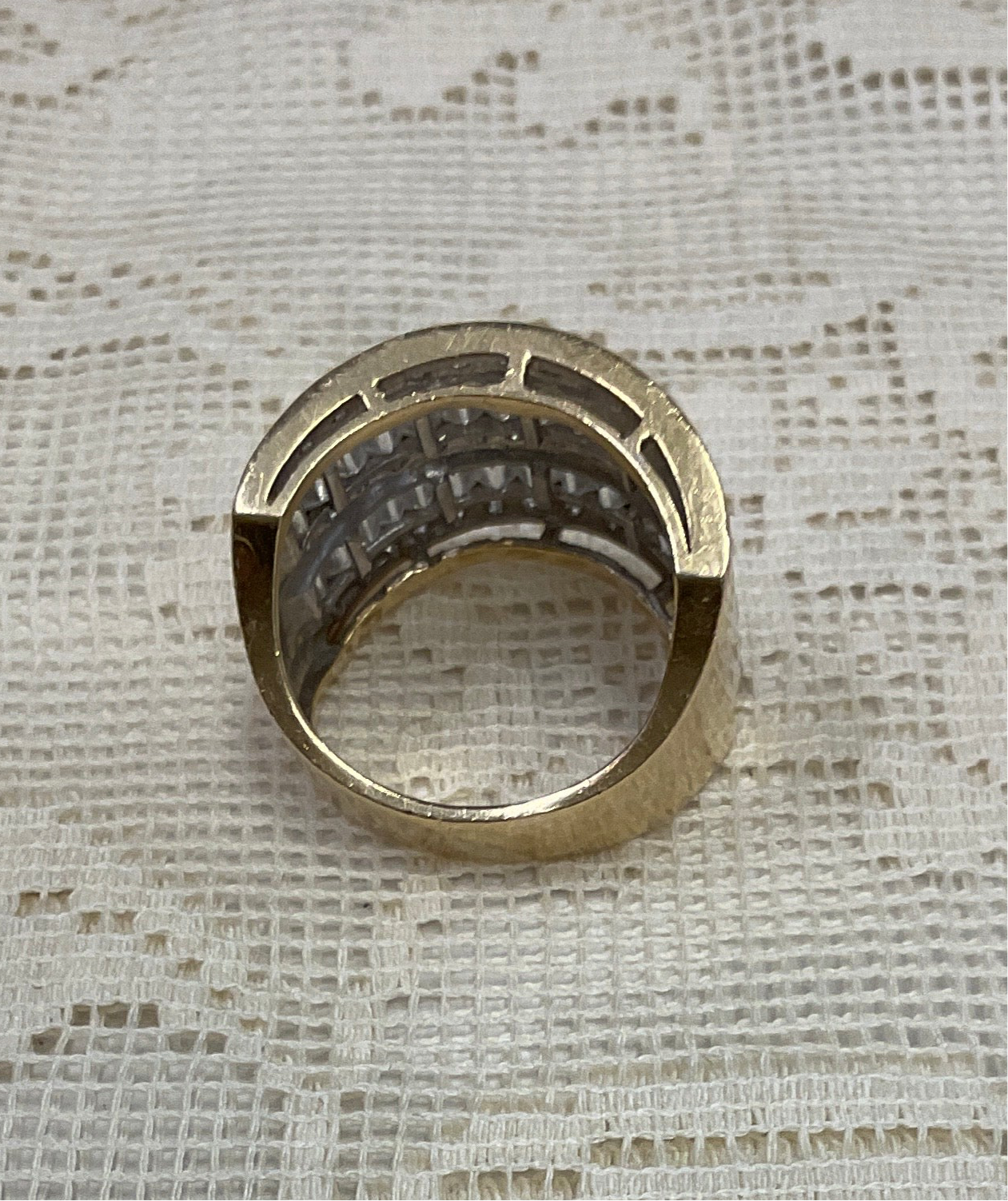 Size 6.5 14k gold with diamond baguettes in white gold setting 9.93 grams