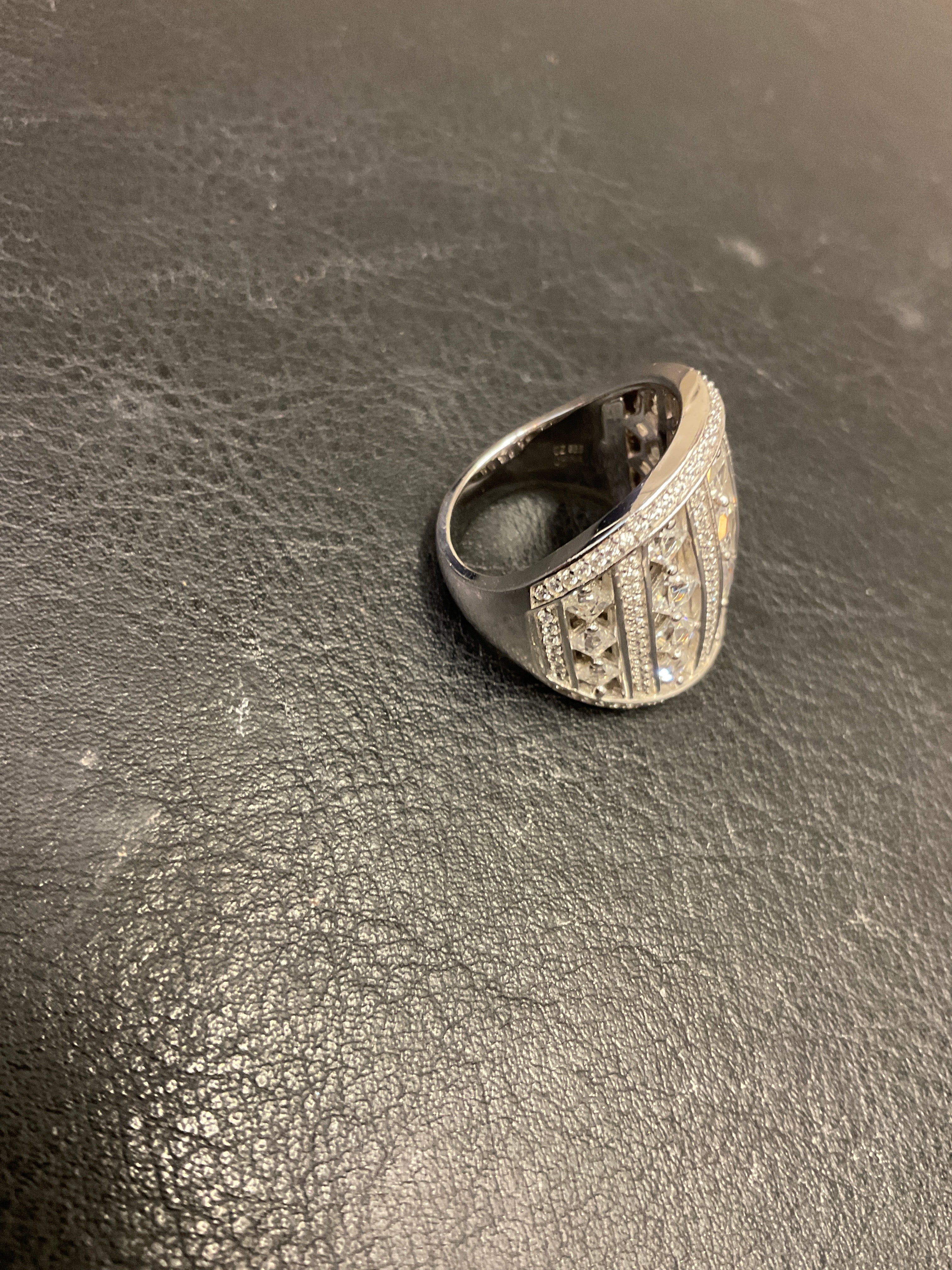VINTAGE MARKED 925 "TYCOON" STERLING SILVER CIBIC ZIRCONIA COCKTAIL RING