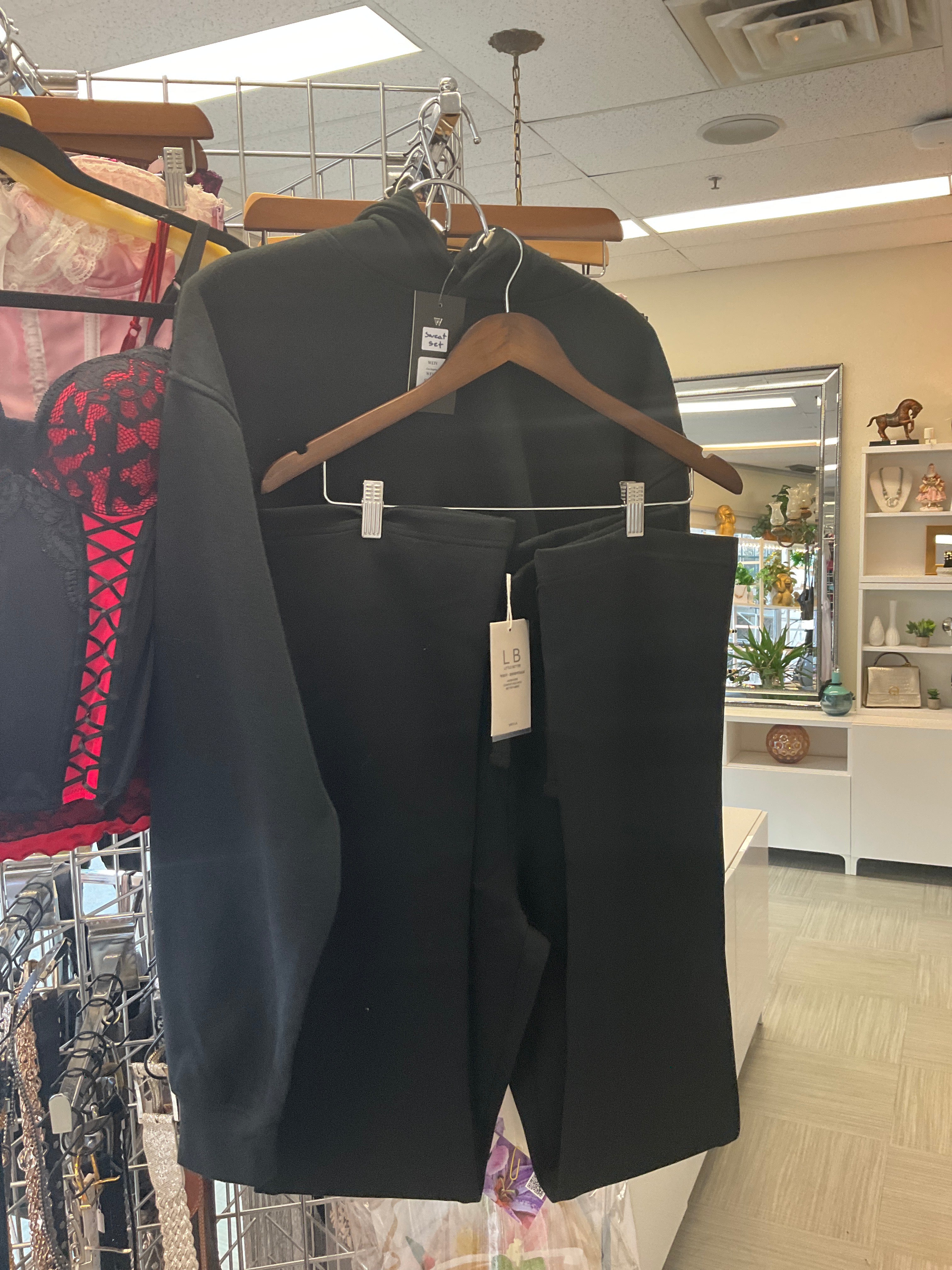 WEIV Black sweat suit MEDIUM