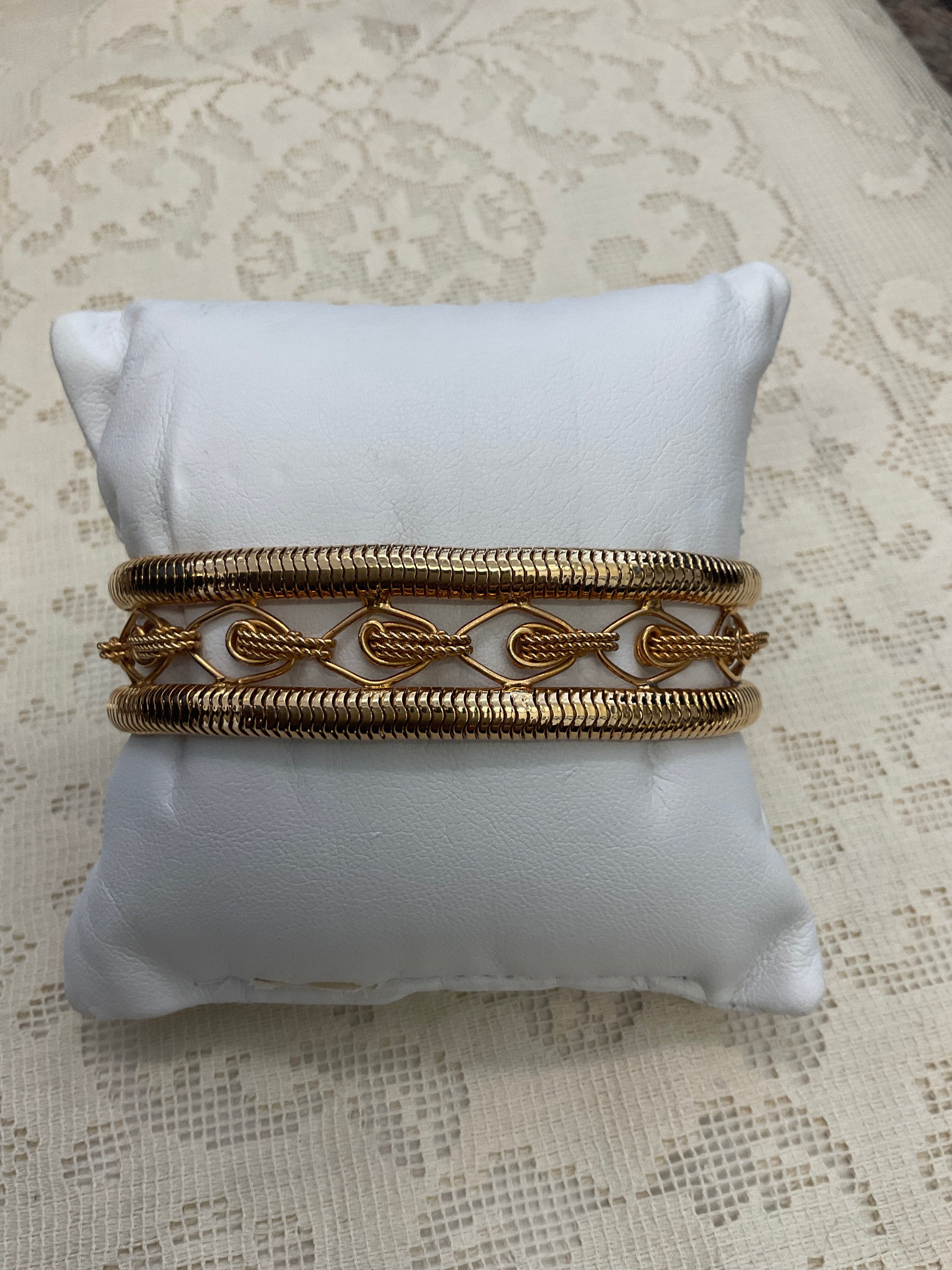 Gold bracelet with clasp closure