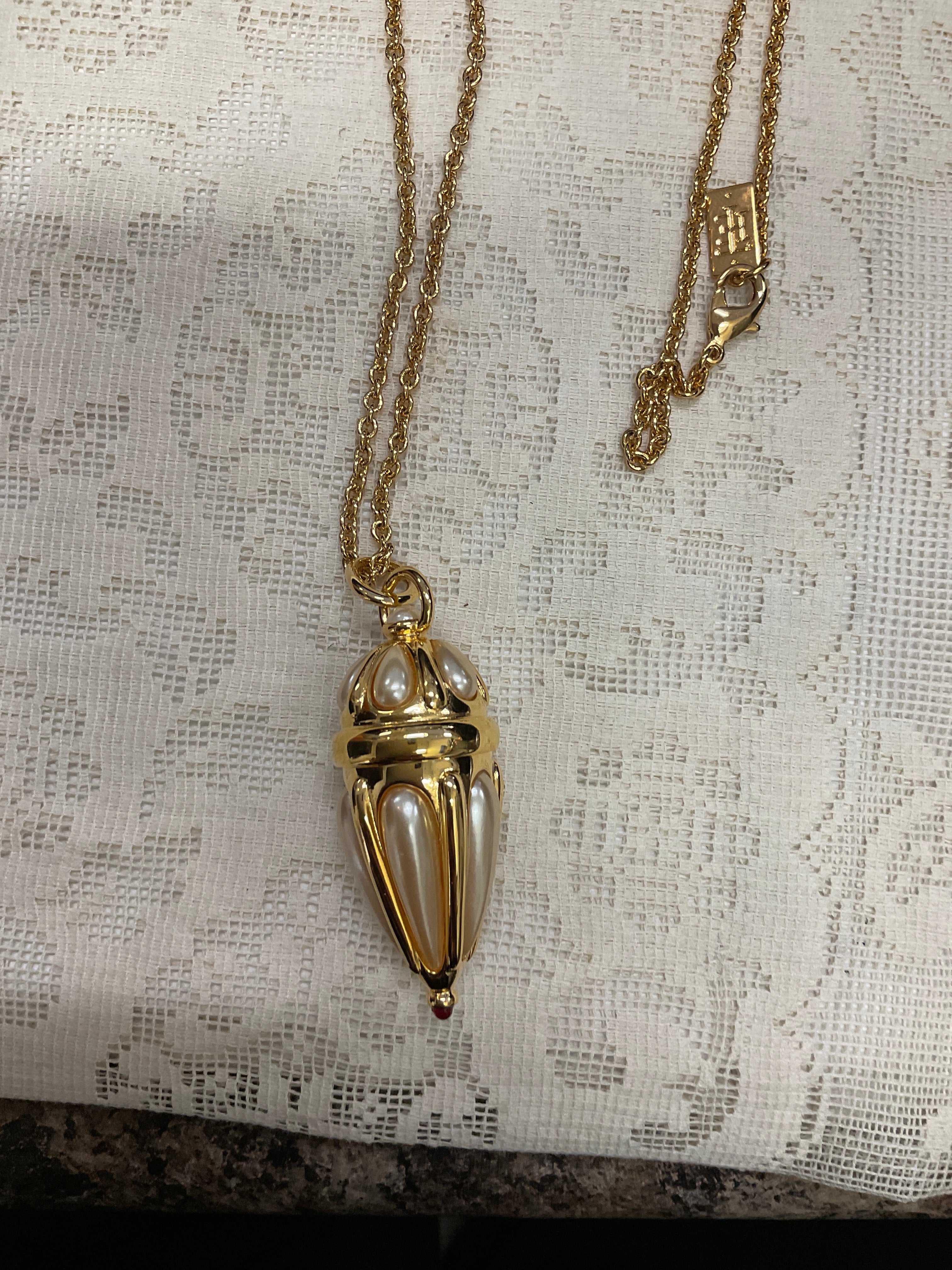 Signed Joan Rivers Vintage New Gold Plated Faux Pearl Pill Box Necklace 32