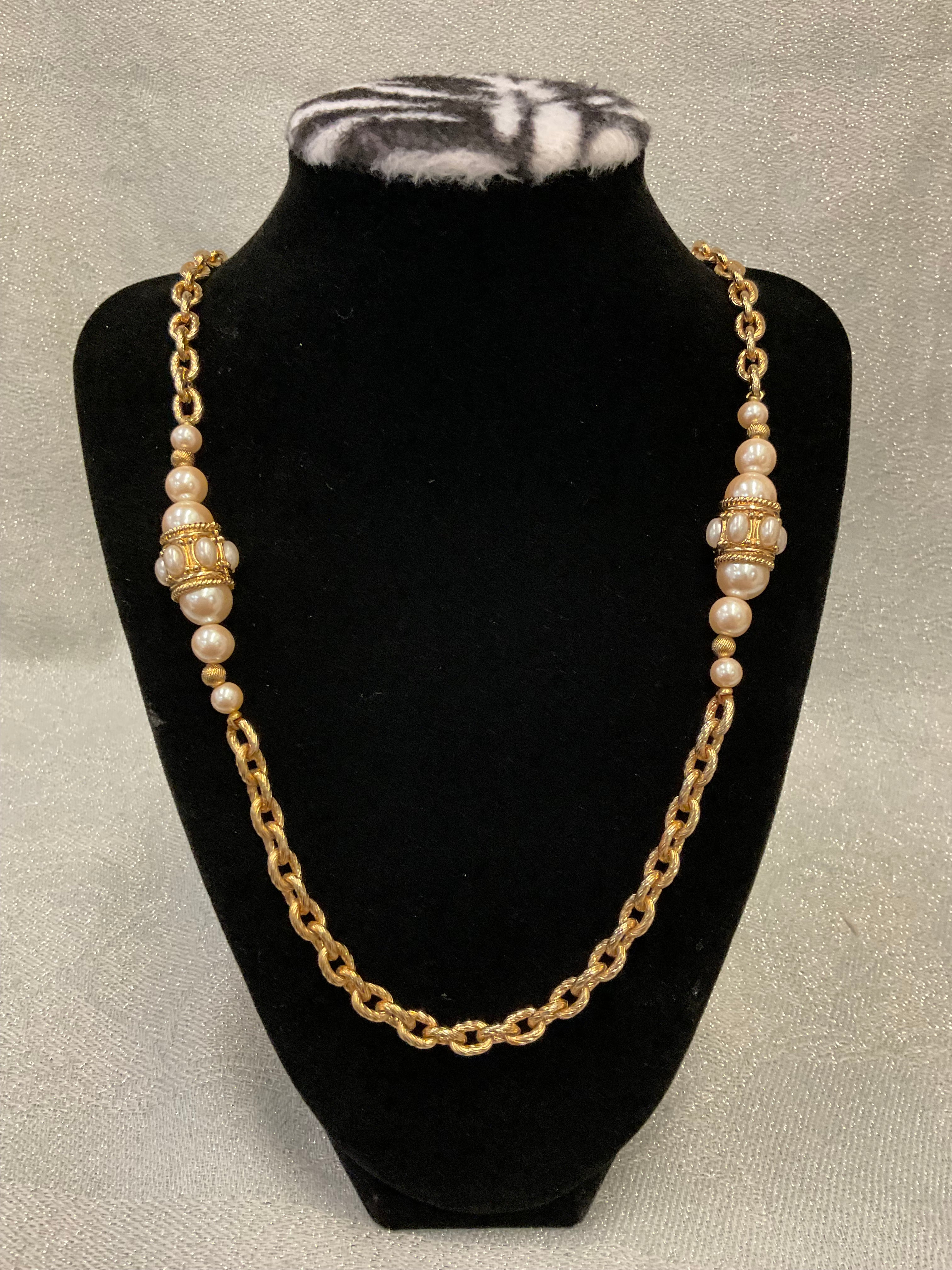 Vintage gold tone chunky necklace with pearls stations