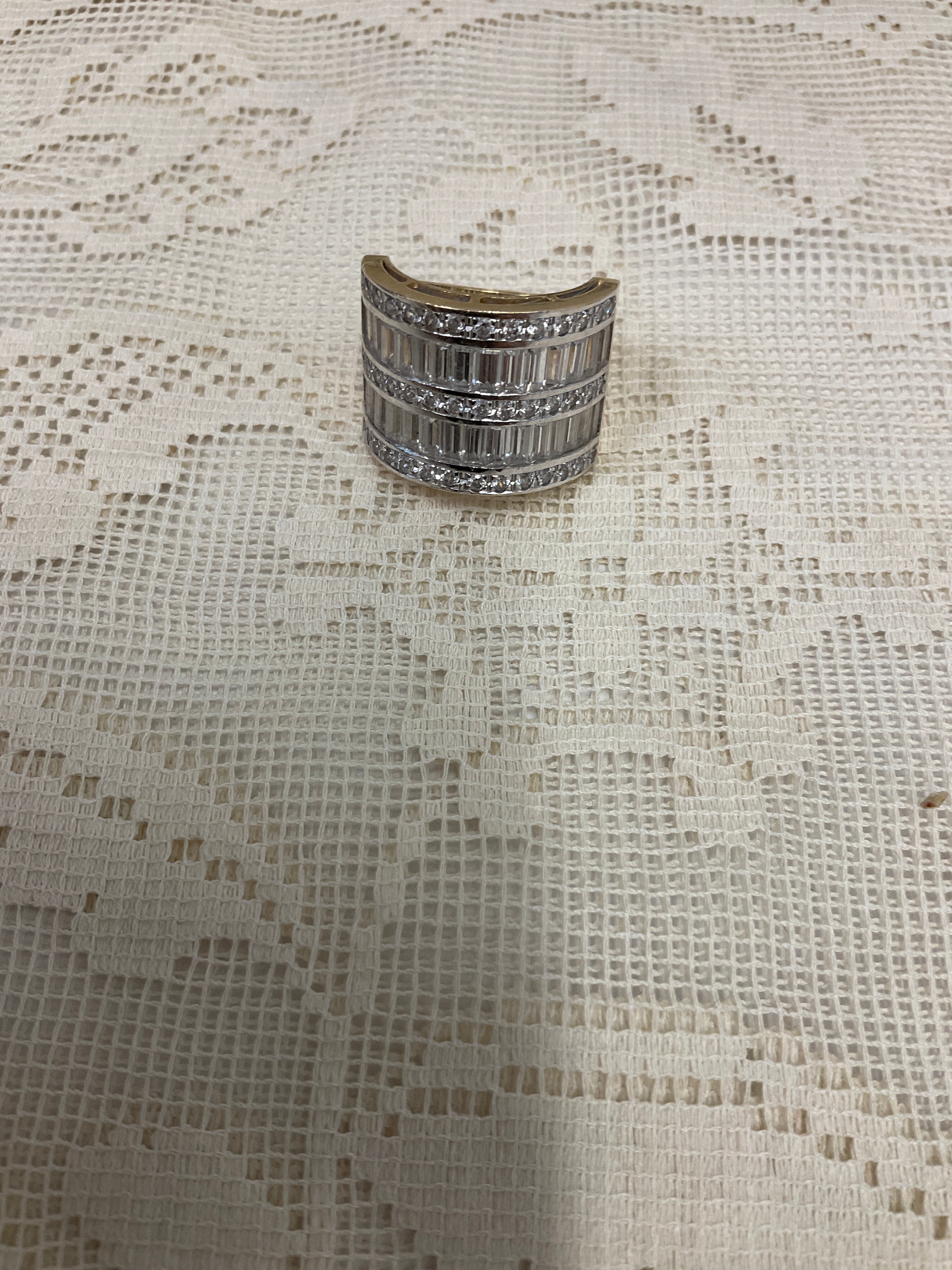 Size 6.5 14k gold with diamond baguettes in white gold setting 9.93 grams