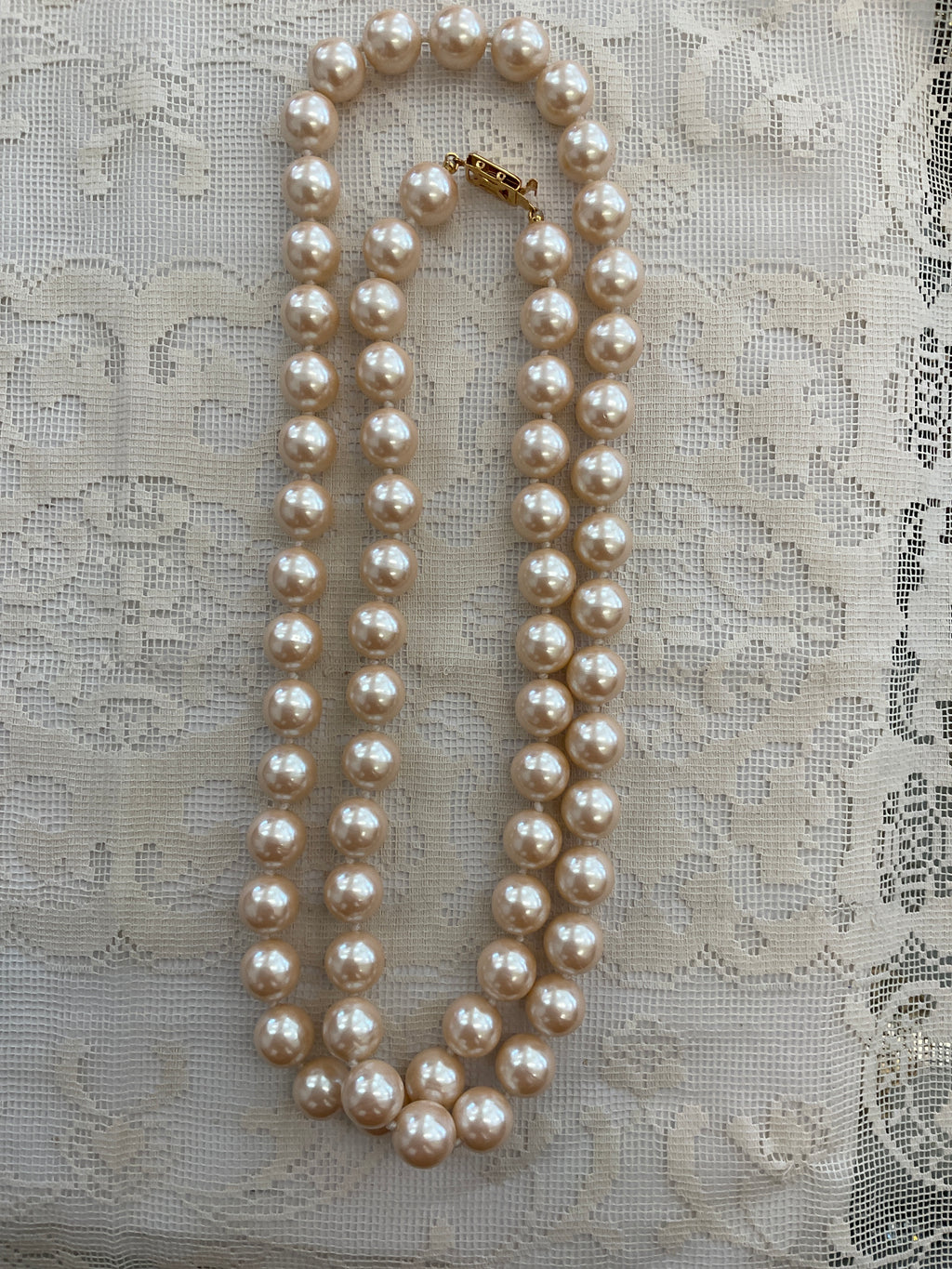 Vintage faux pearls 17 inch necklace