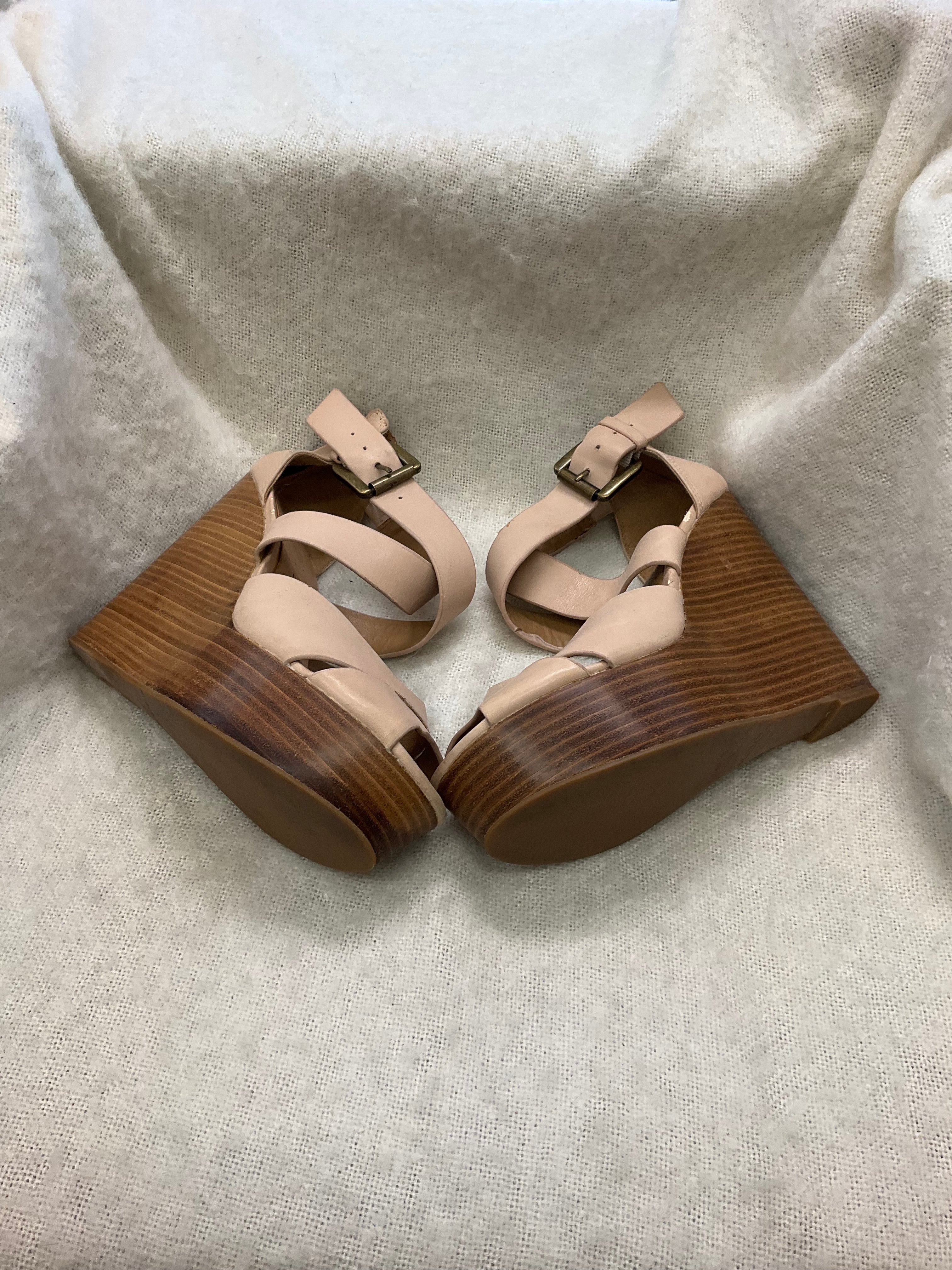 Aldo women’s wedge heel leather peep toe size 8.5