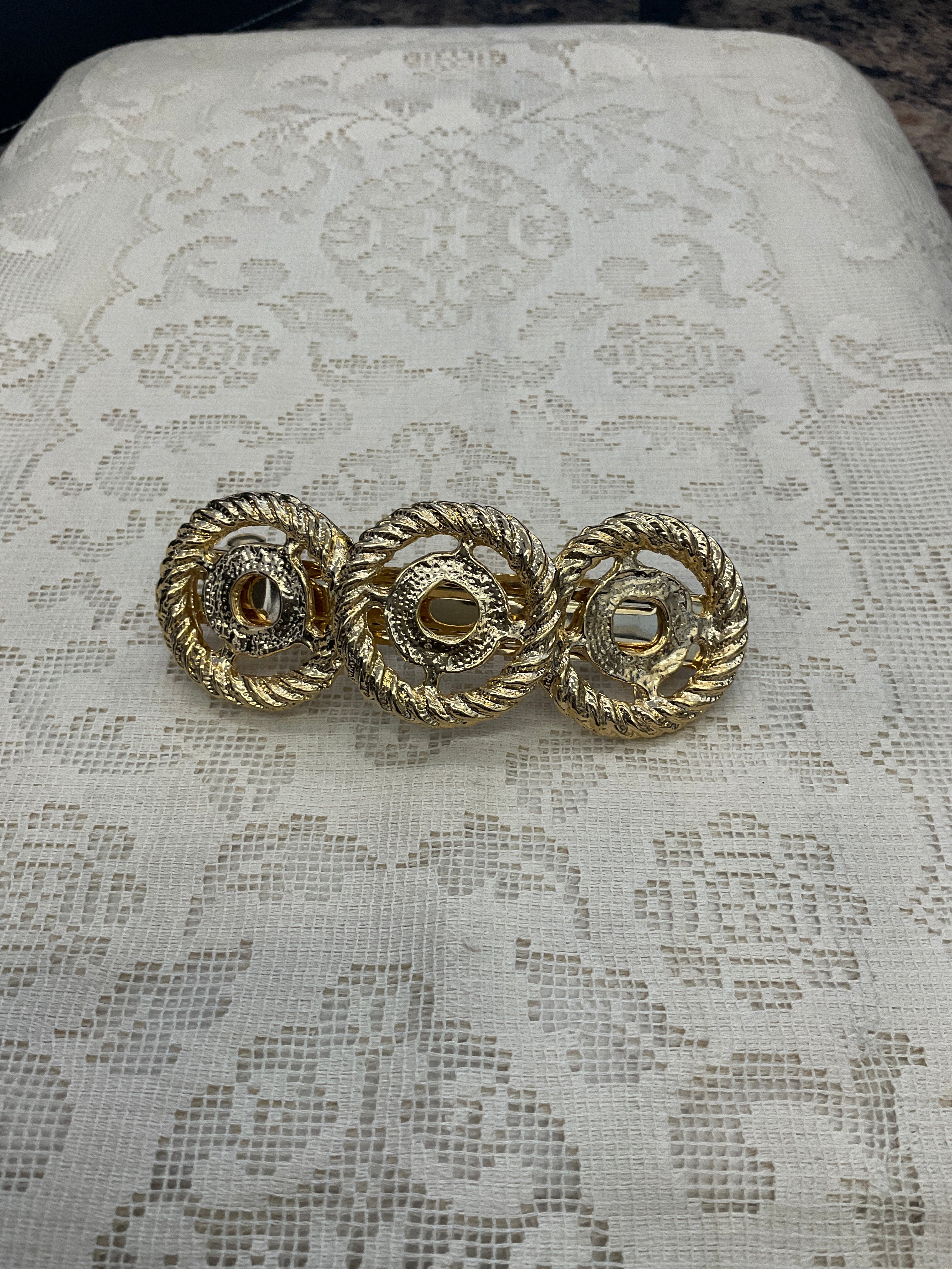 Gold circle hair barrette