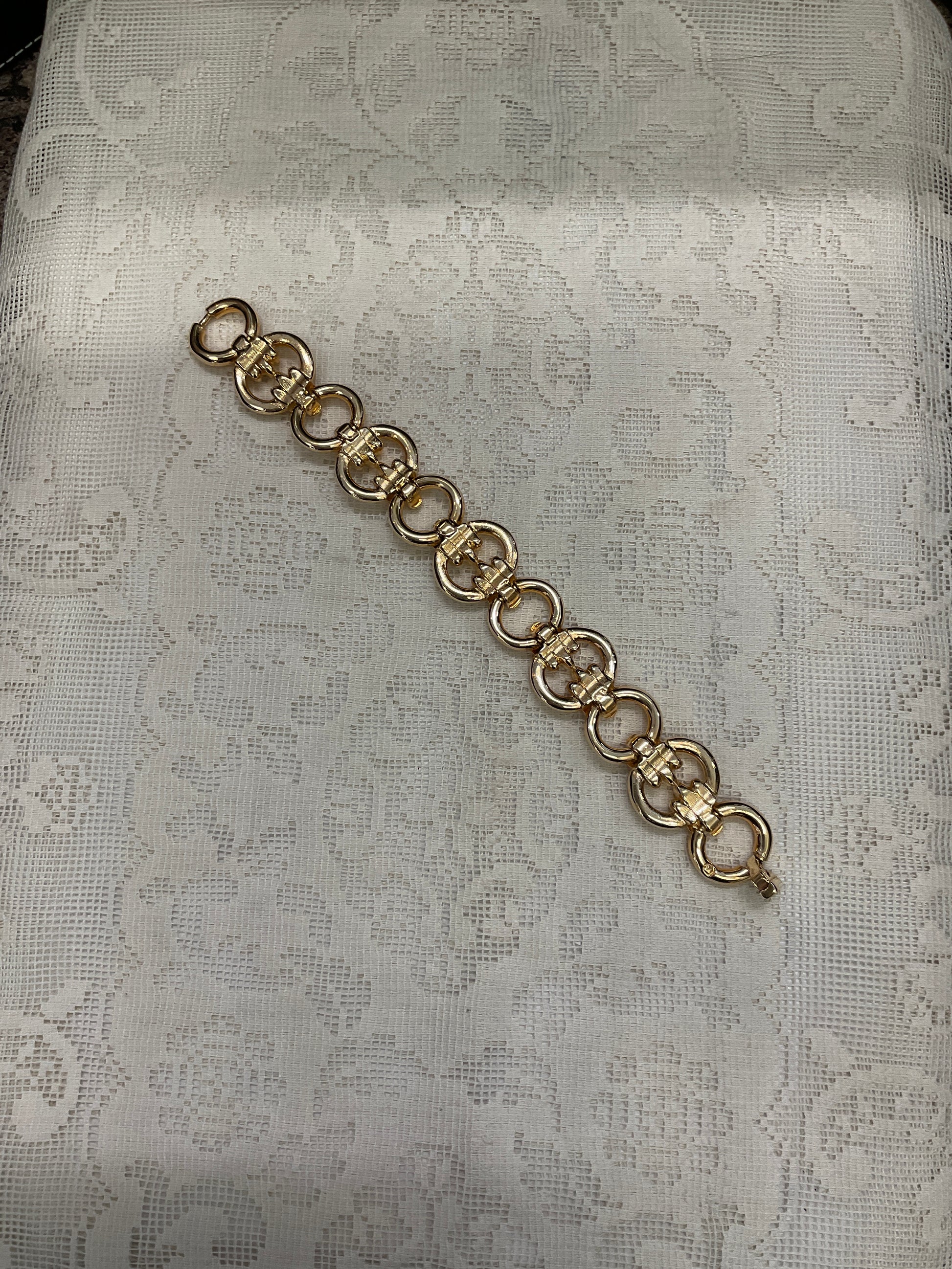 Cz circular gold bracelet