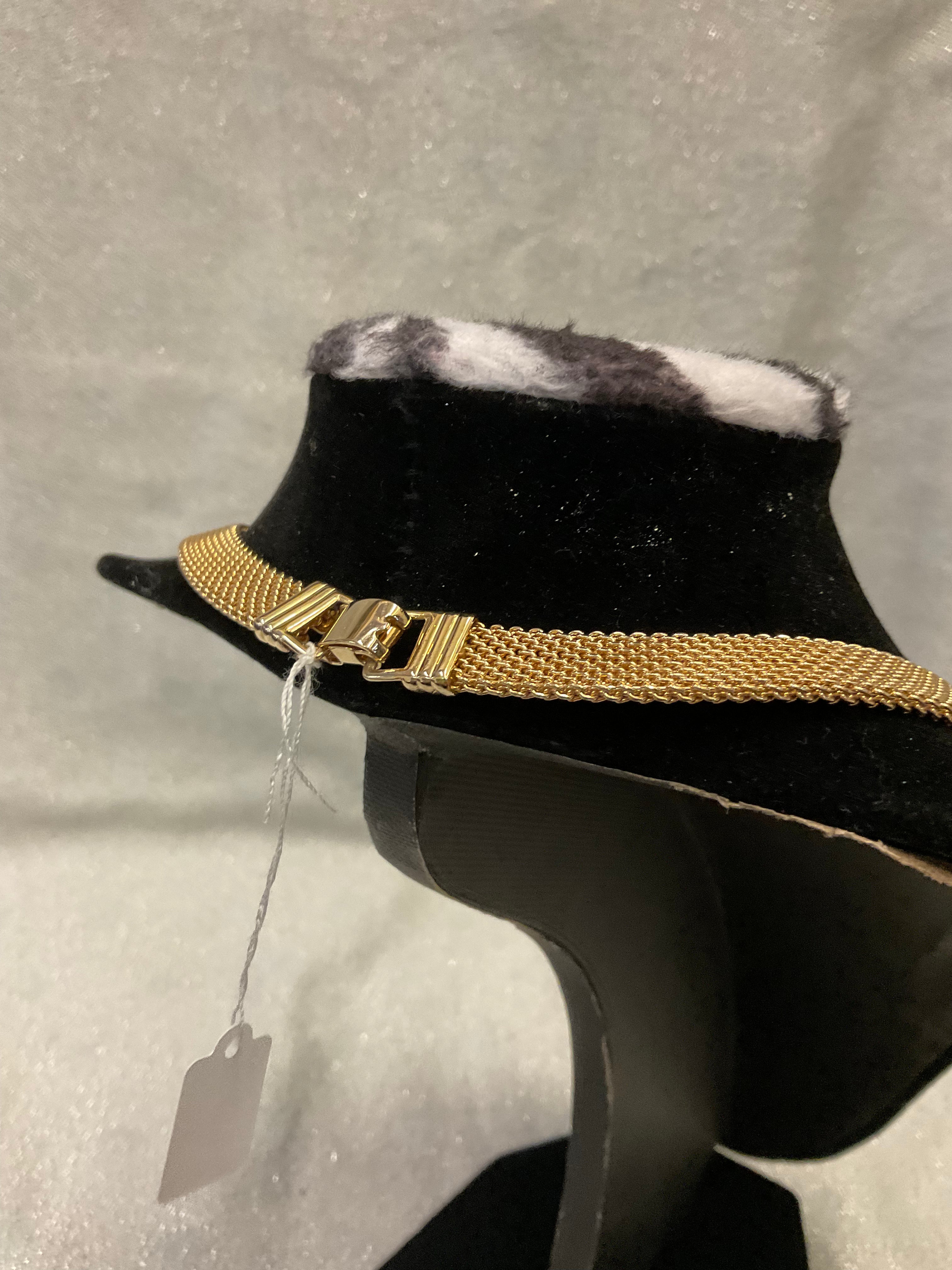 Gold mesh-like necklace