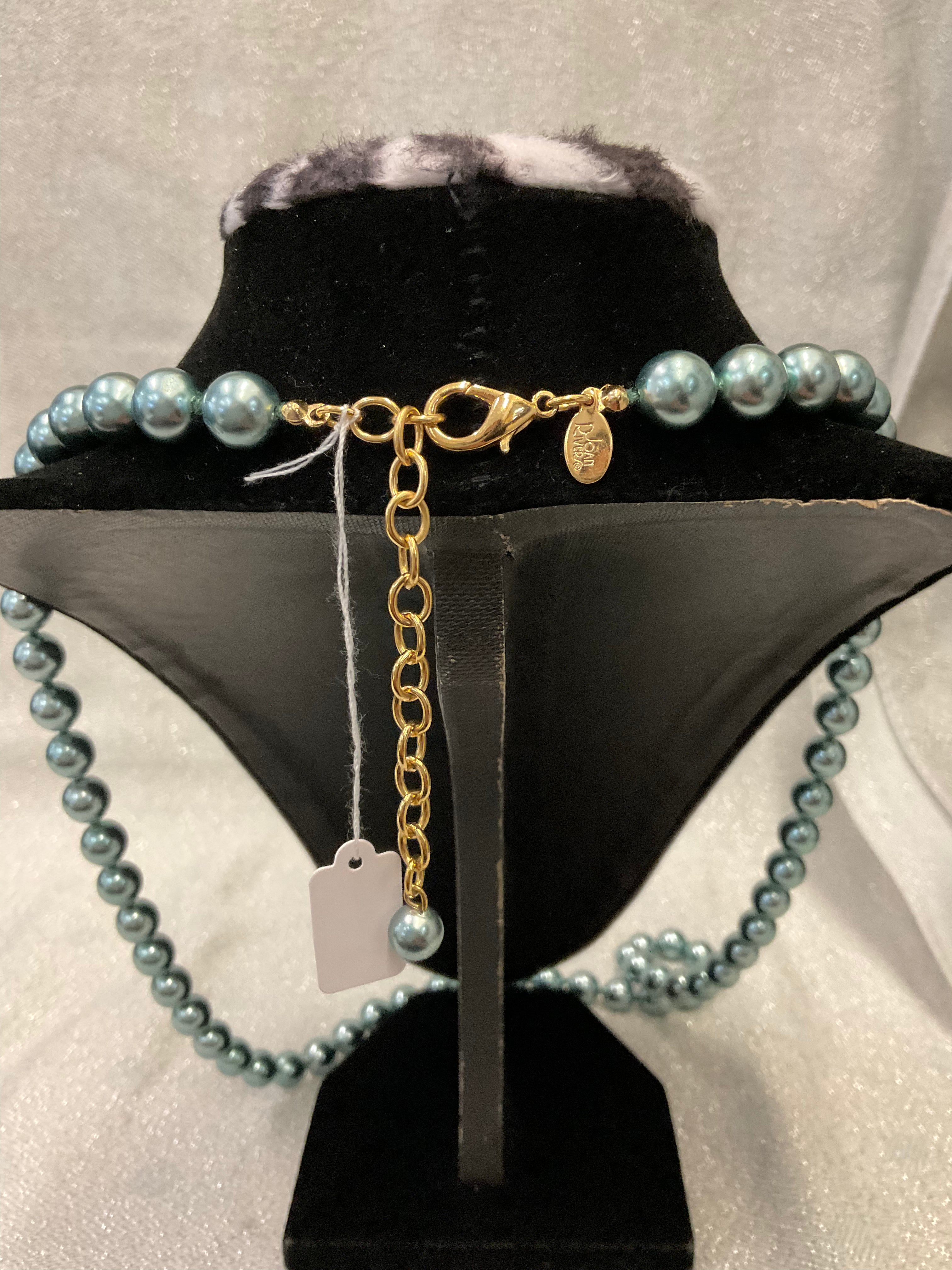 Vintage Joan Rivers blue/grey pearl necklace