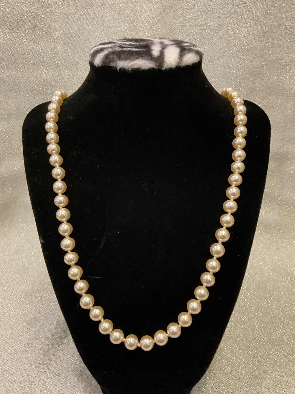 EVCO pearl necklace