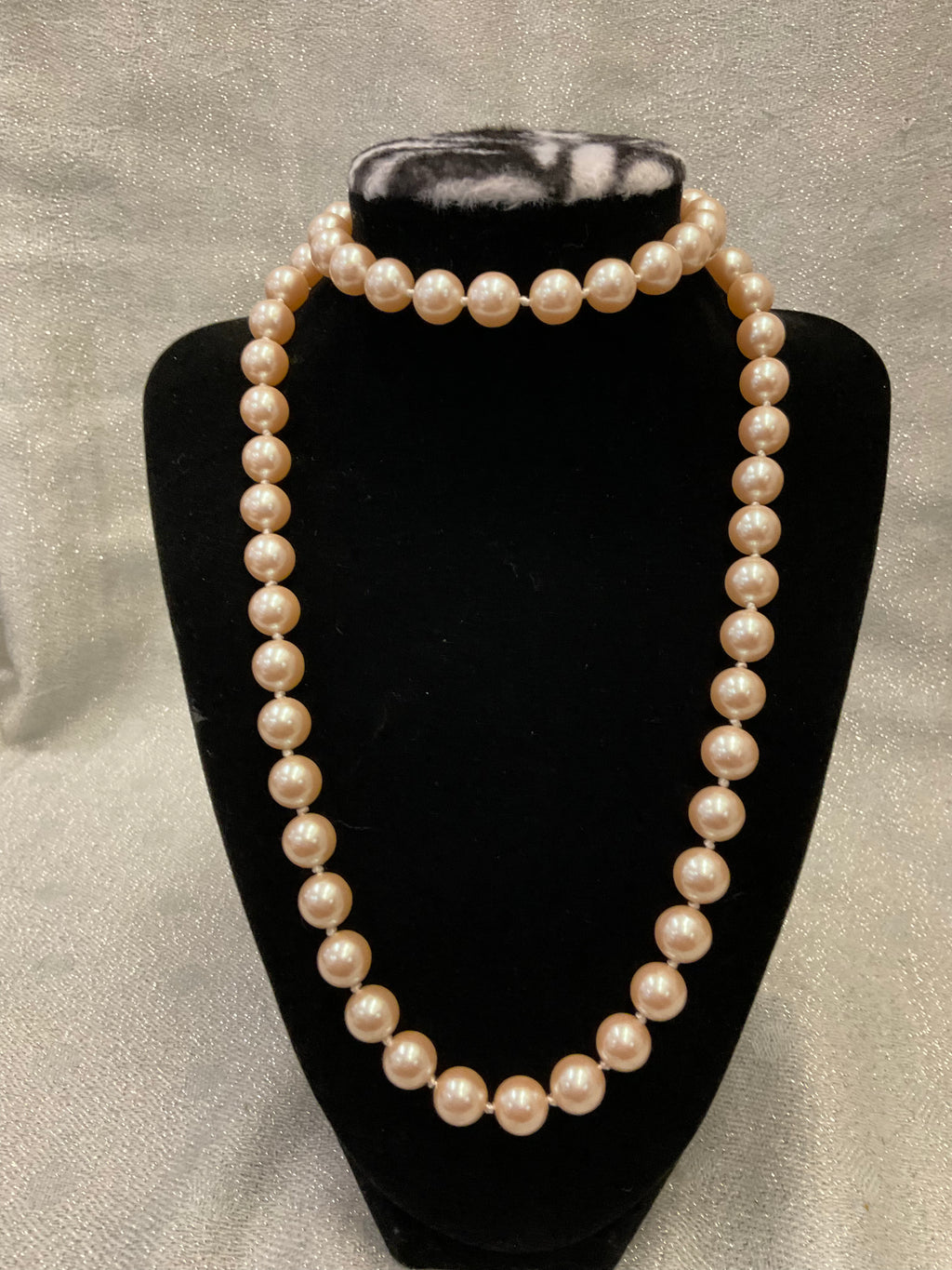Pearl necklace with silver clasp