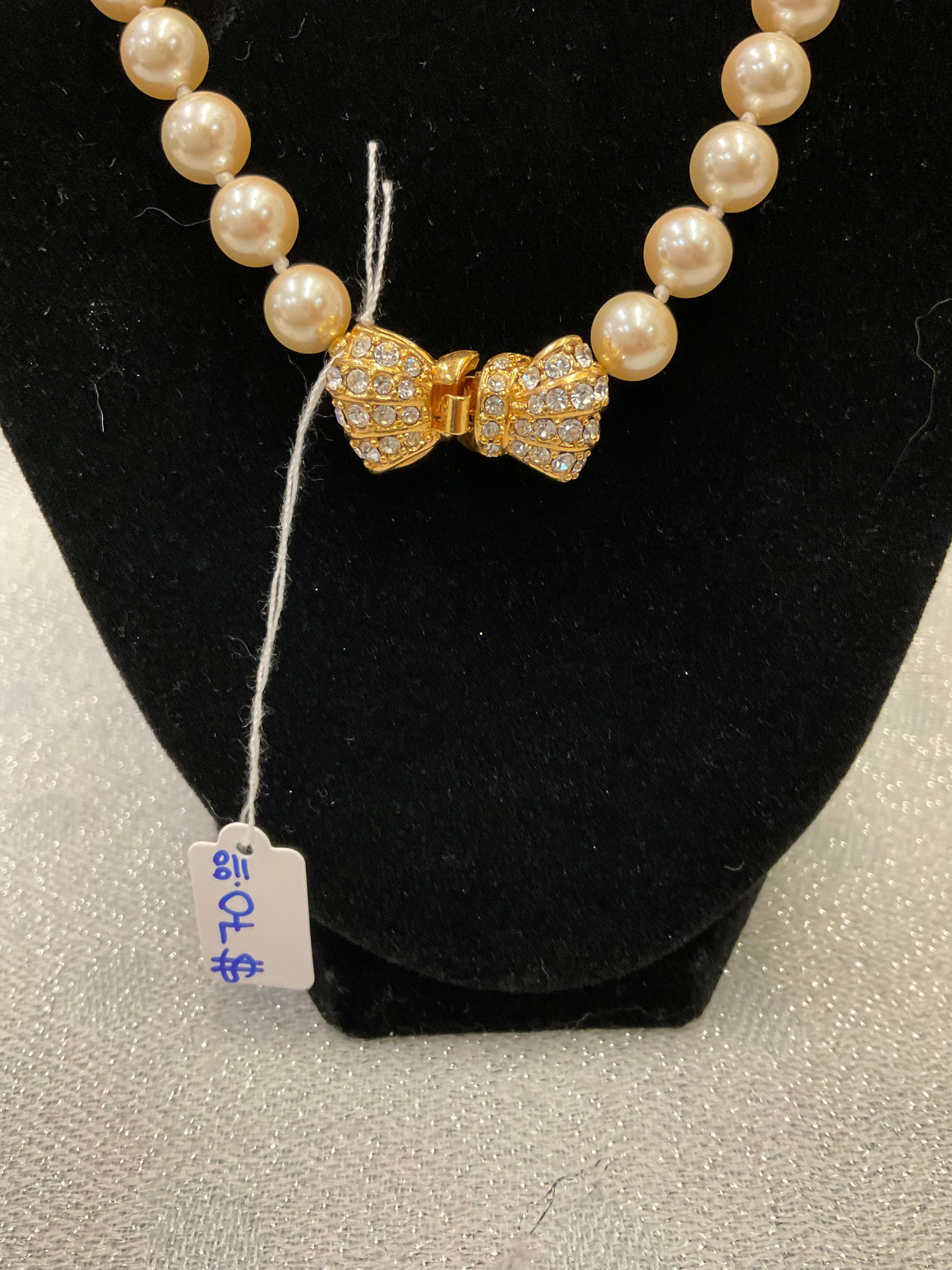 Vintage pearl necklace with bow clasp