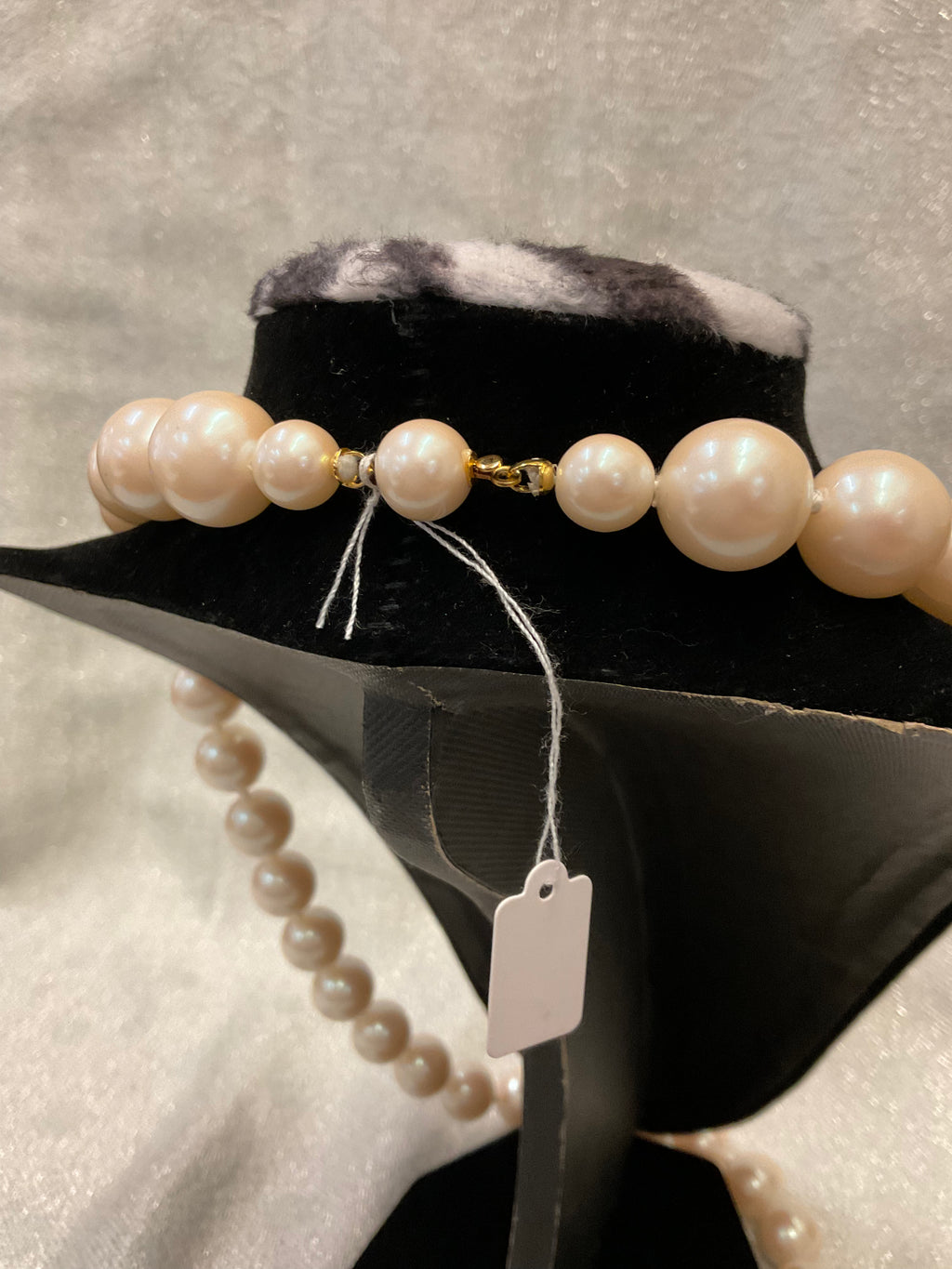 Chunky pearl necklace
