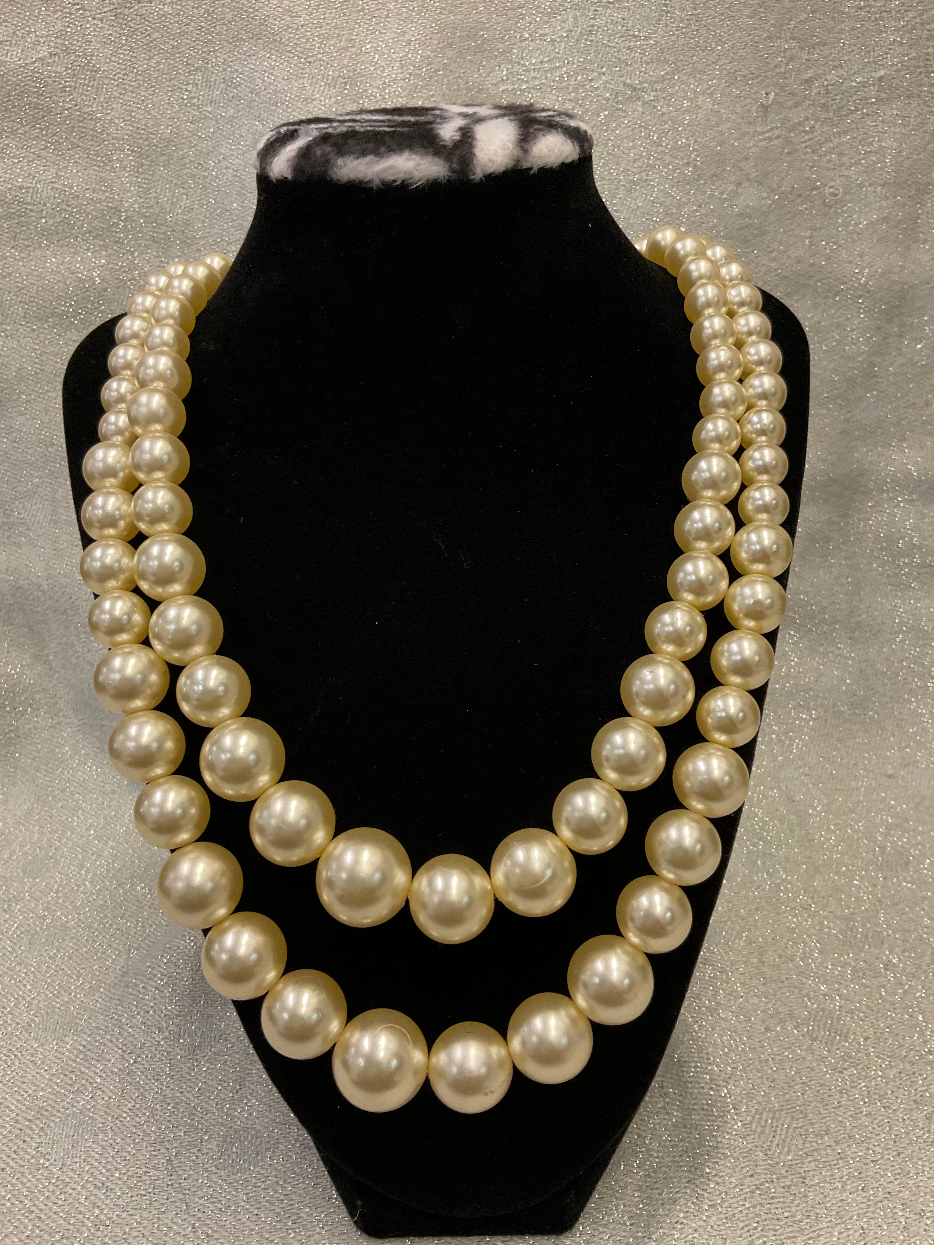 Double stranded vintage pearl necklace