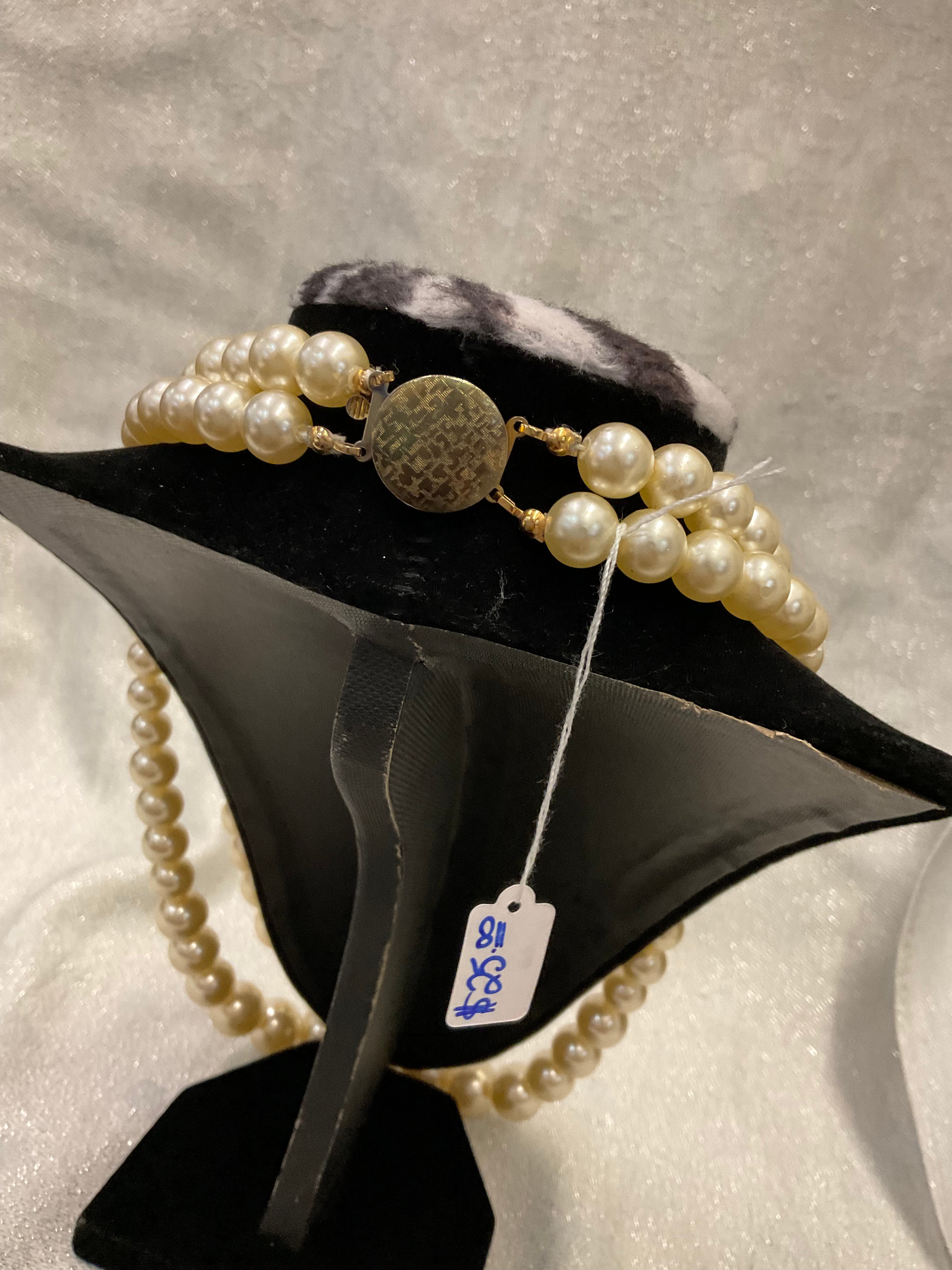 Double stranded vintage pearl necklace