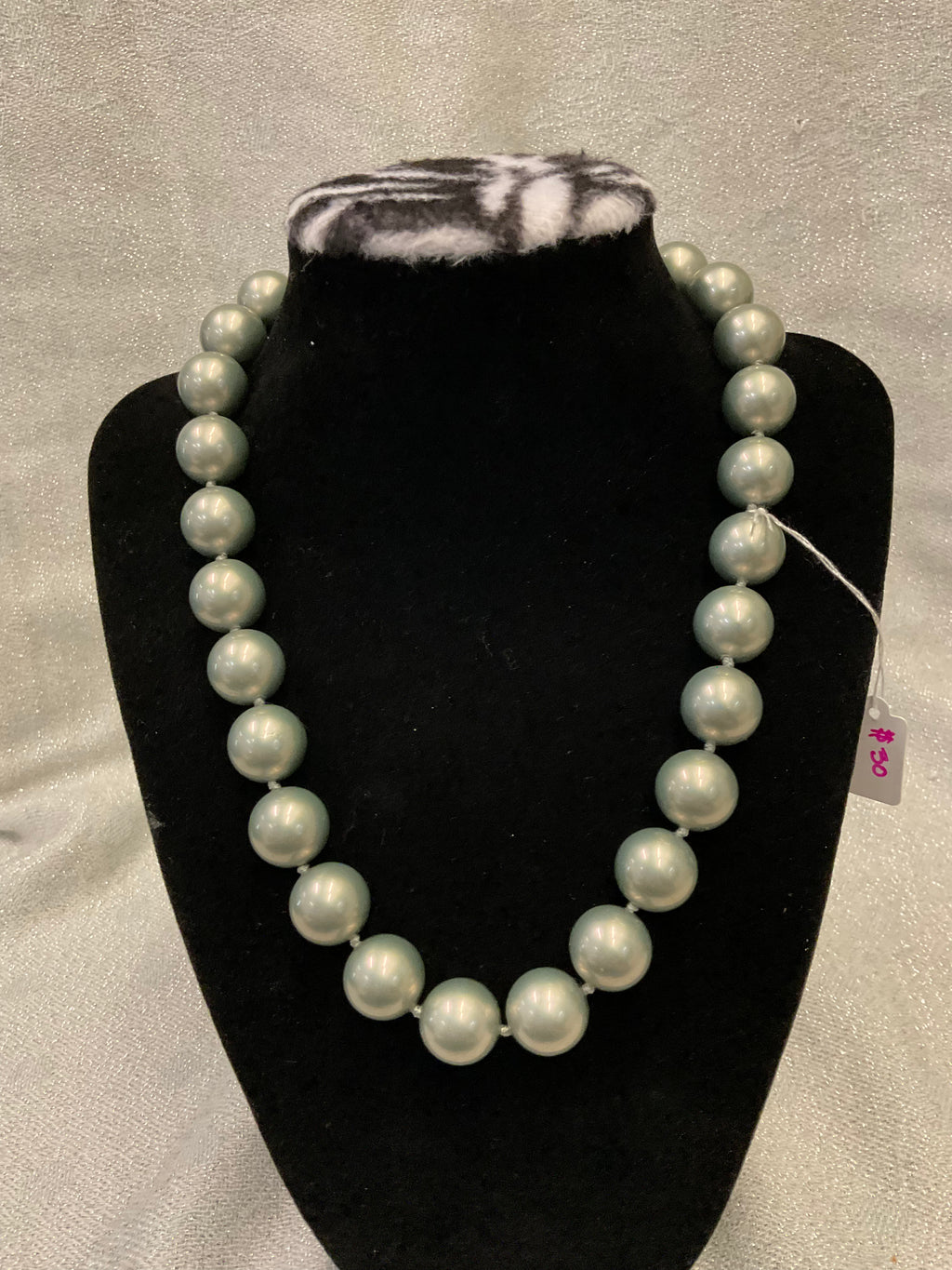 Vintage green pearl necklace