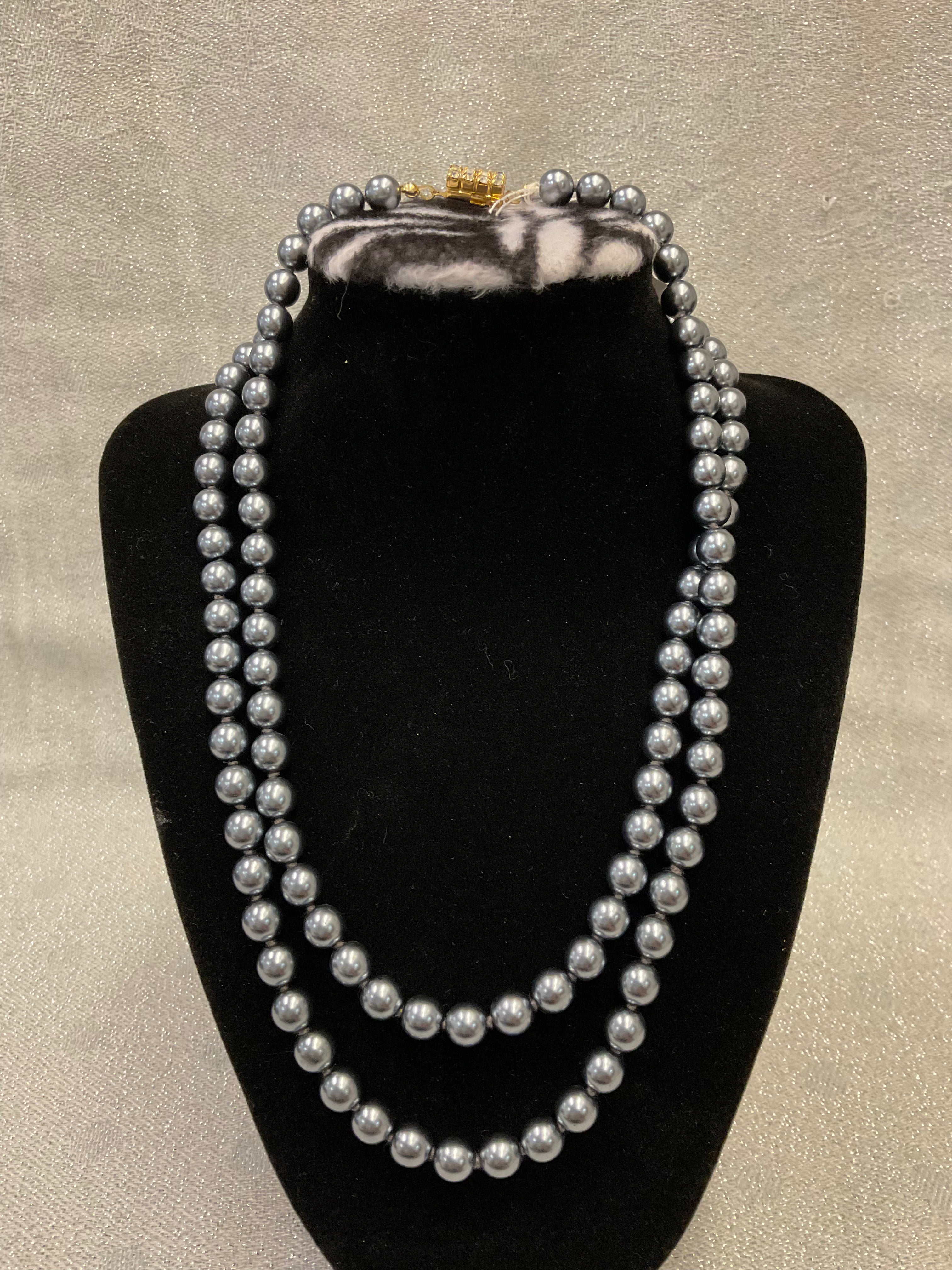 Blue one stranded pearl necklace
