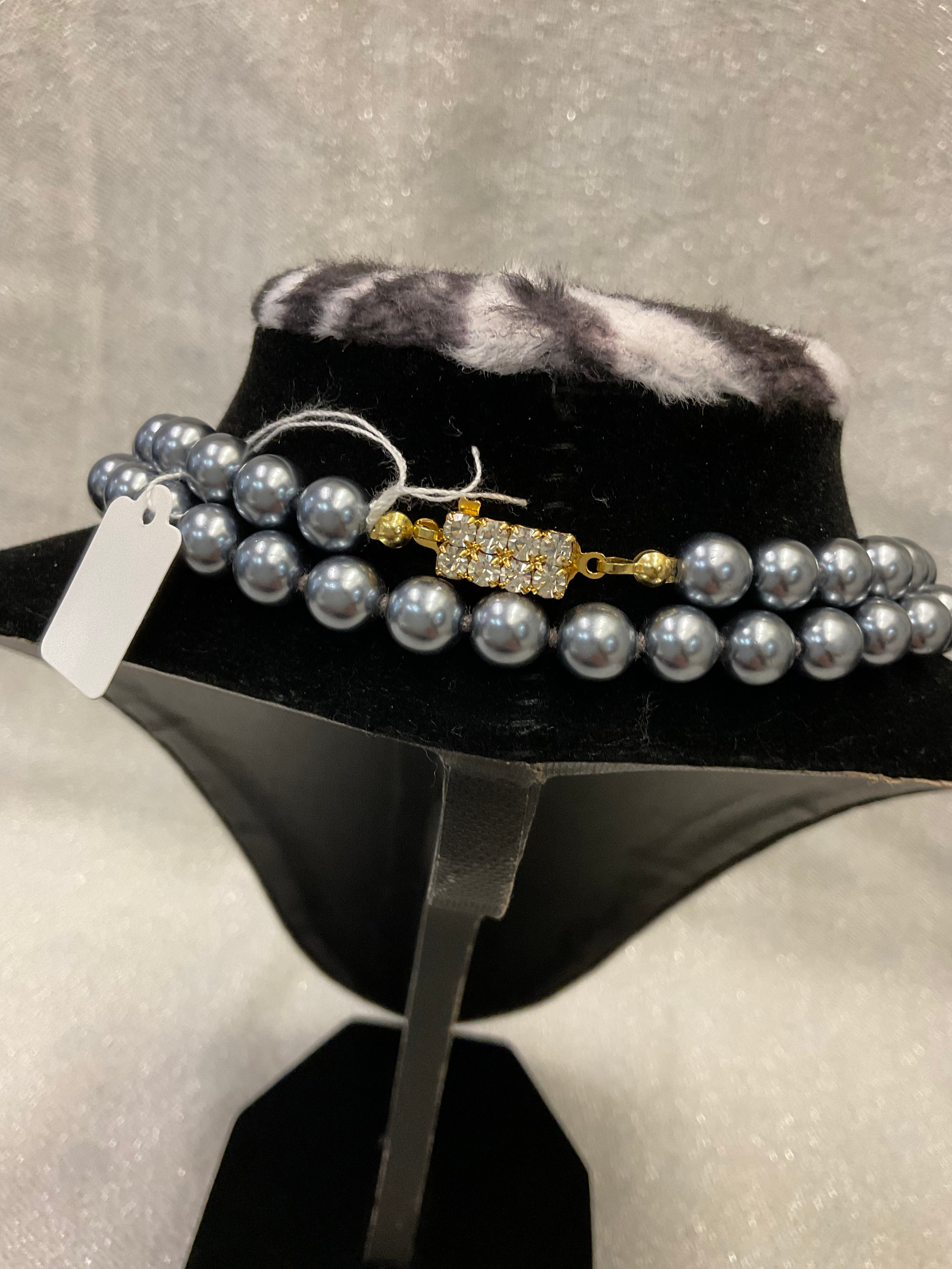 Blue one stranded pearl necklace