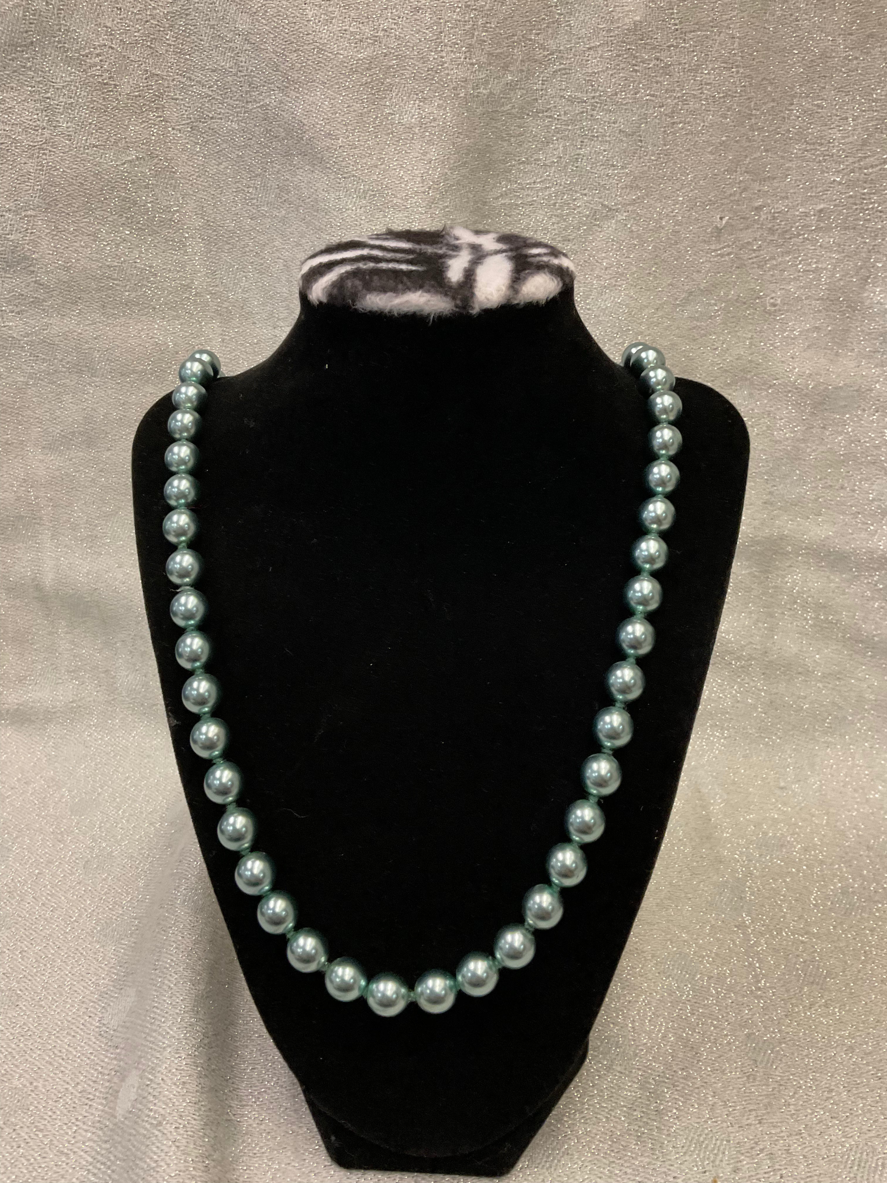 Vintage Joan Rivers teal blue pearl necklace