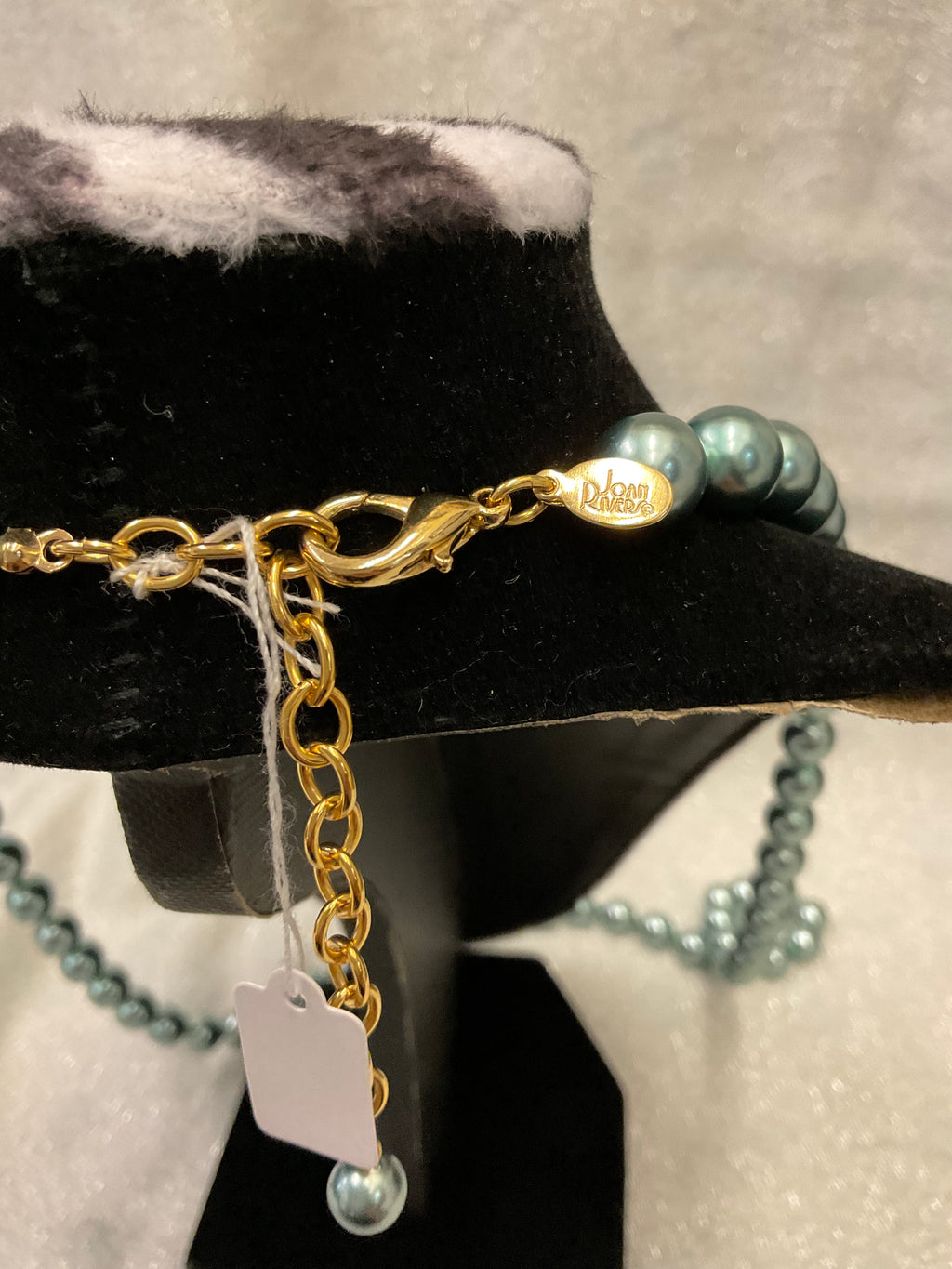 Vintage Joan Rivers teal blue pearl necklace