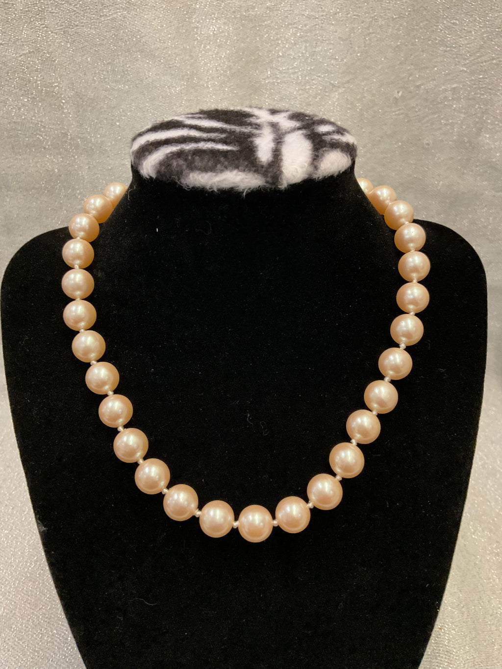 Richelieu pearl necklace