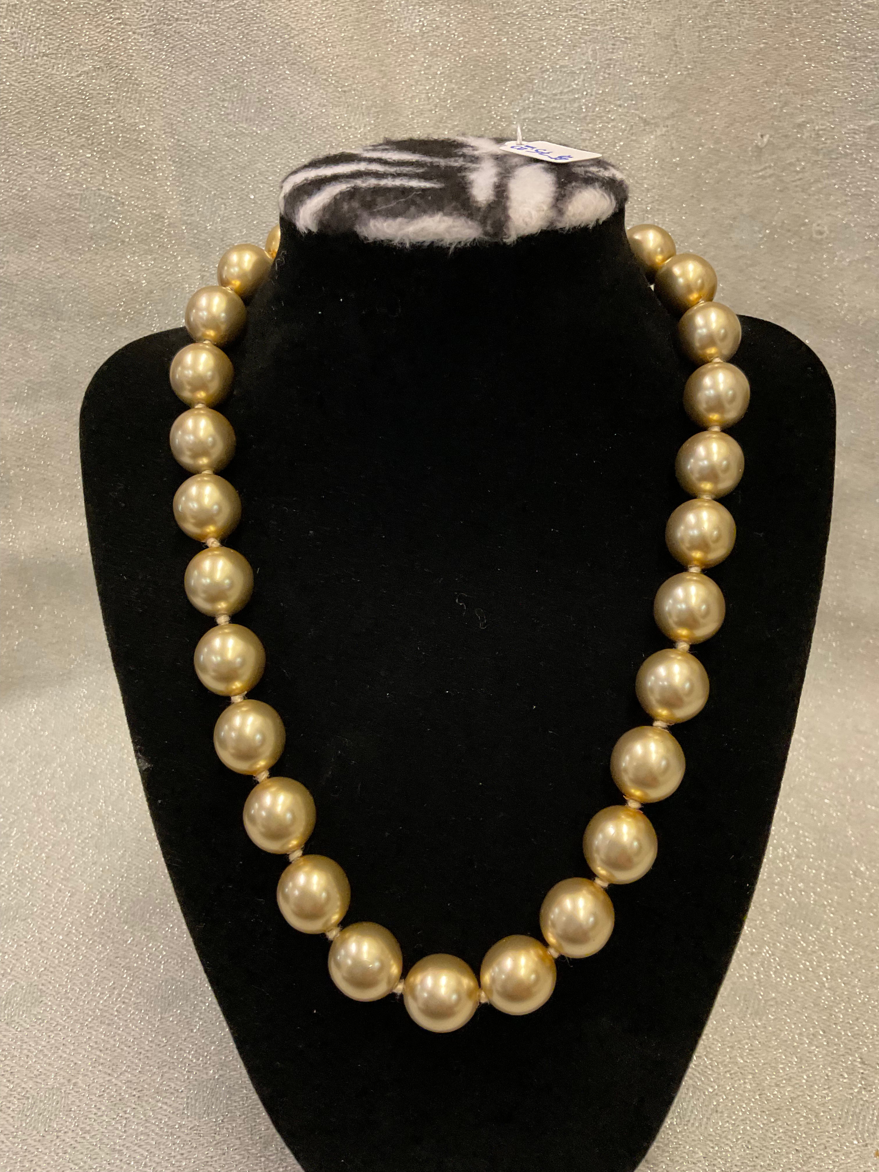 Vintage Kenneth Jay Lane pearl necklace
