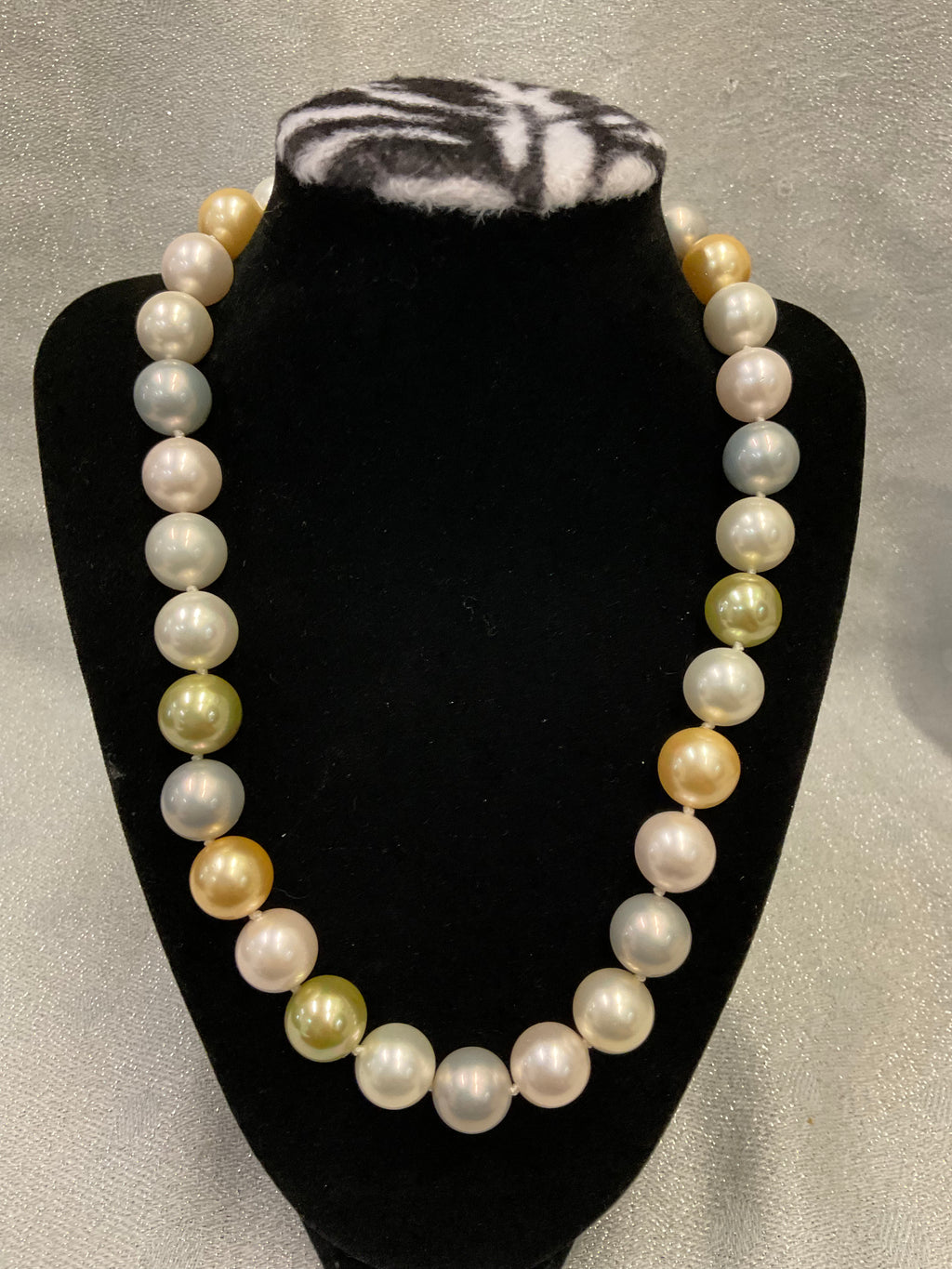 Multi colour pearl necklace with decorative clasp