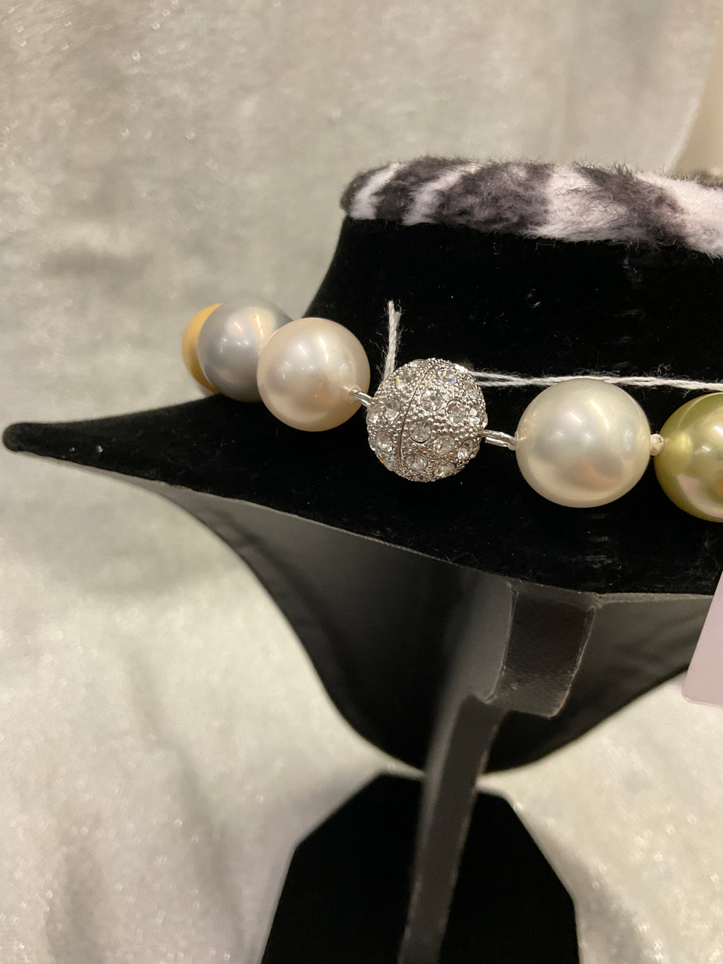 Multi colour pearl necklace with decorative clasp