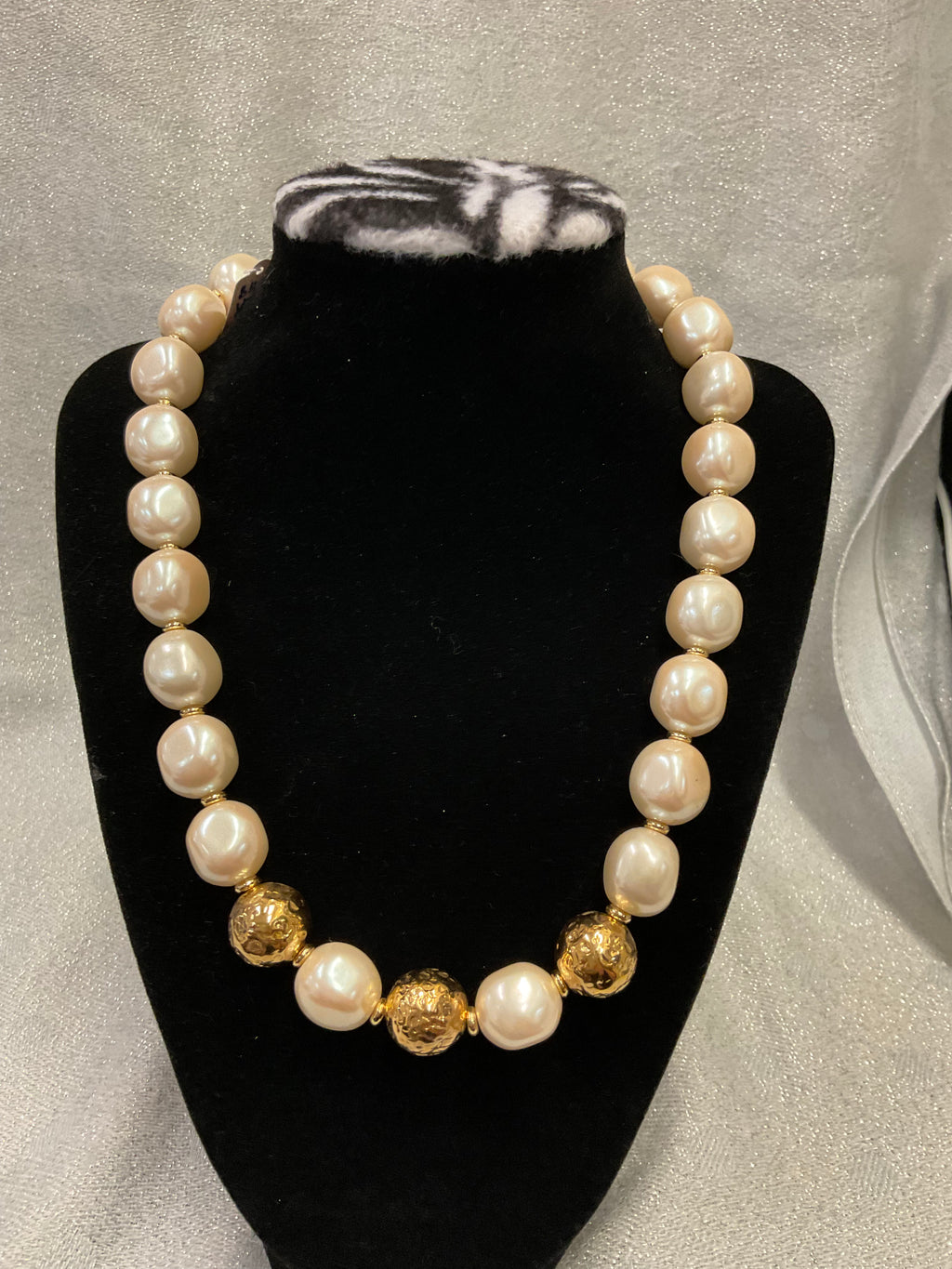 Gold and pearl necklace