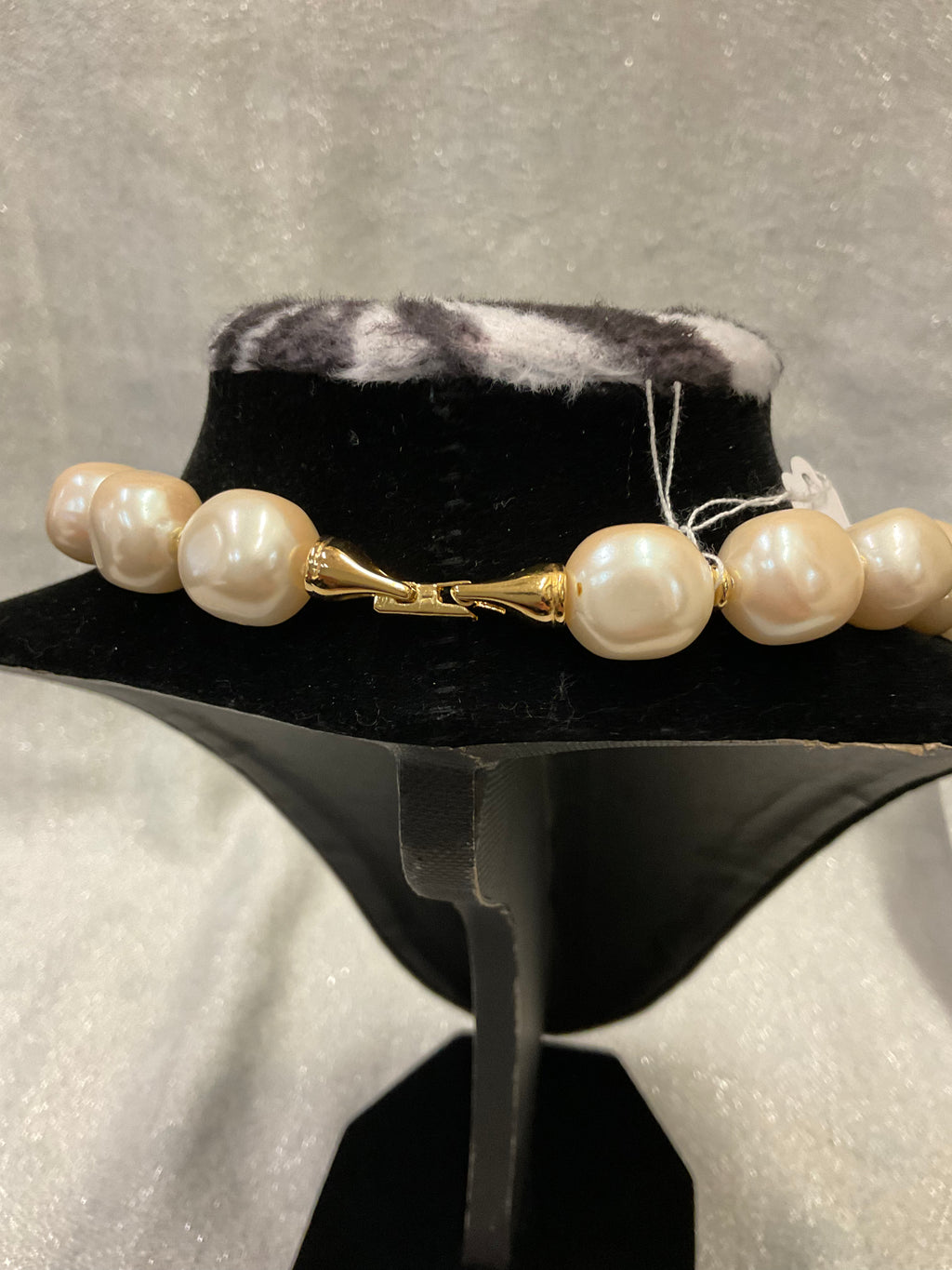 Gold and pearl necklace